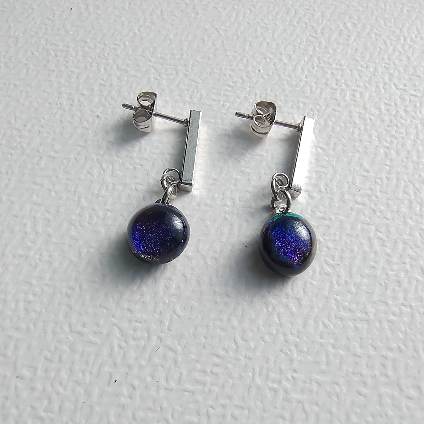 Boucles d'oreilles pendantes avec verre dichroïque multicolore LEIA&CO