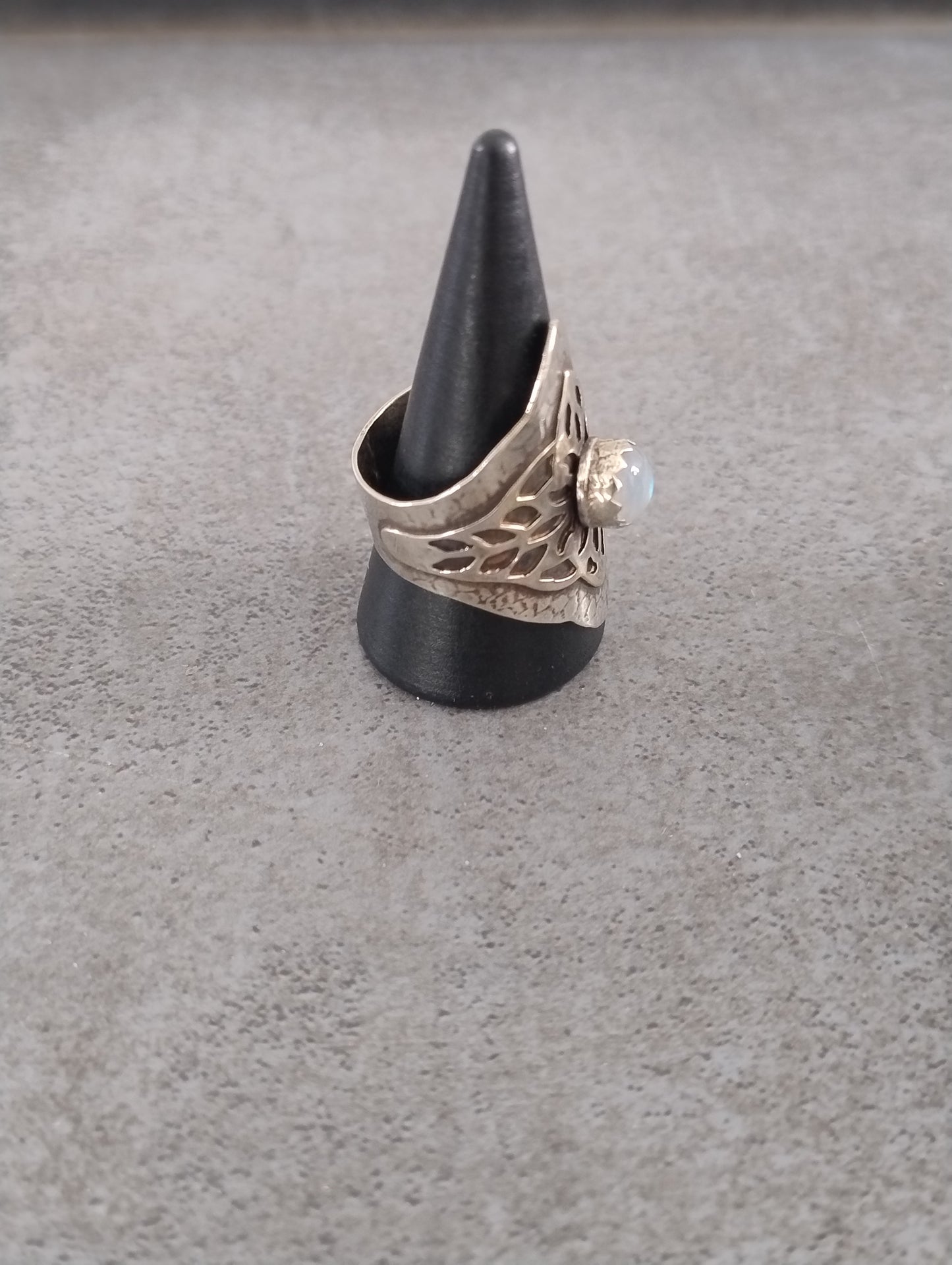 LEIA&CO silver color mandala and moonstone signet ring
