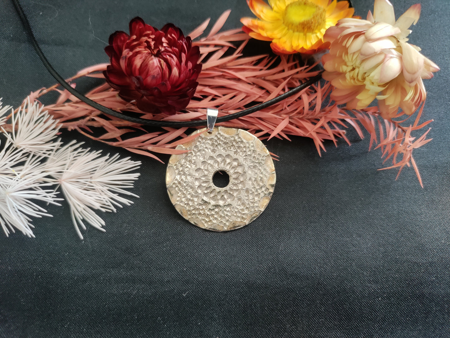 Pendentif Mandala en bronze blanc et doré LEIA&CO