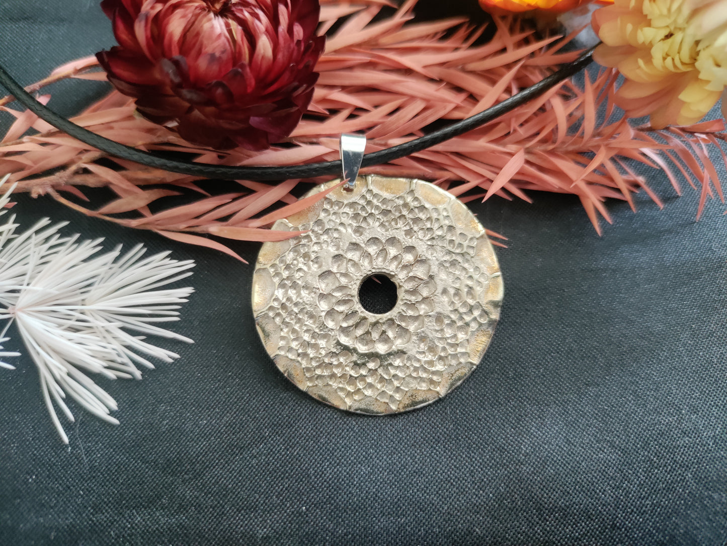 Pendentif Mandala en bronze blanc et doré LEIA&CO