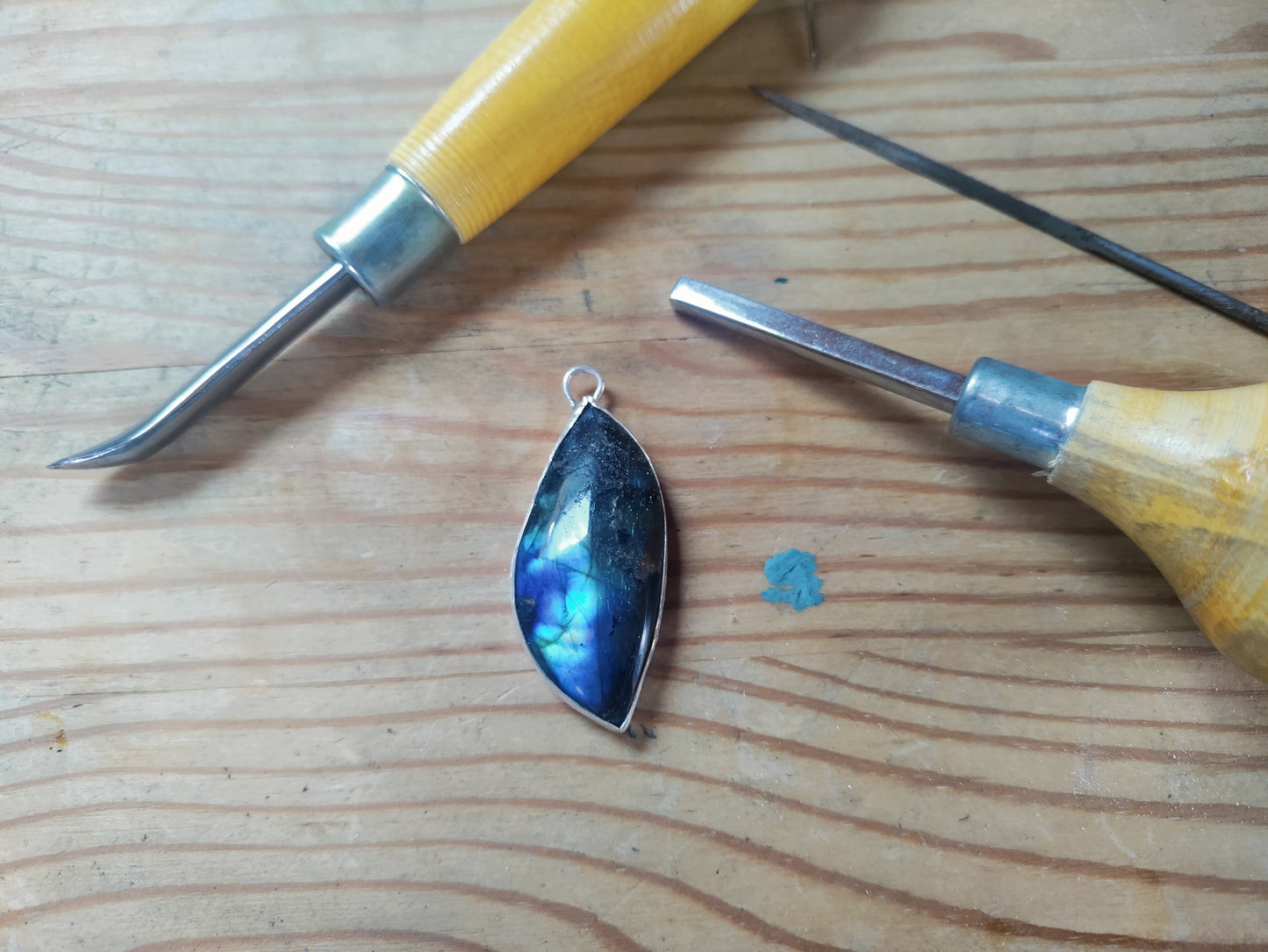 Pendentif argenté Labradorite naturelle flash bleu LEIA&CO