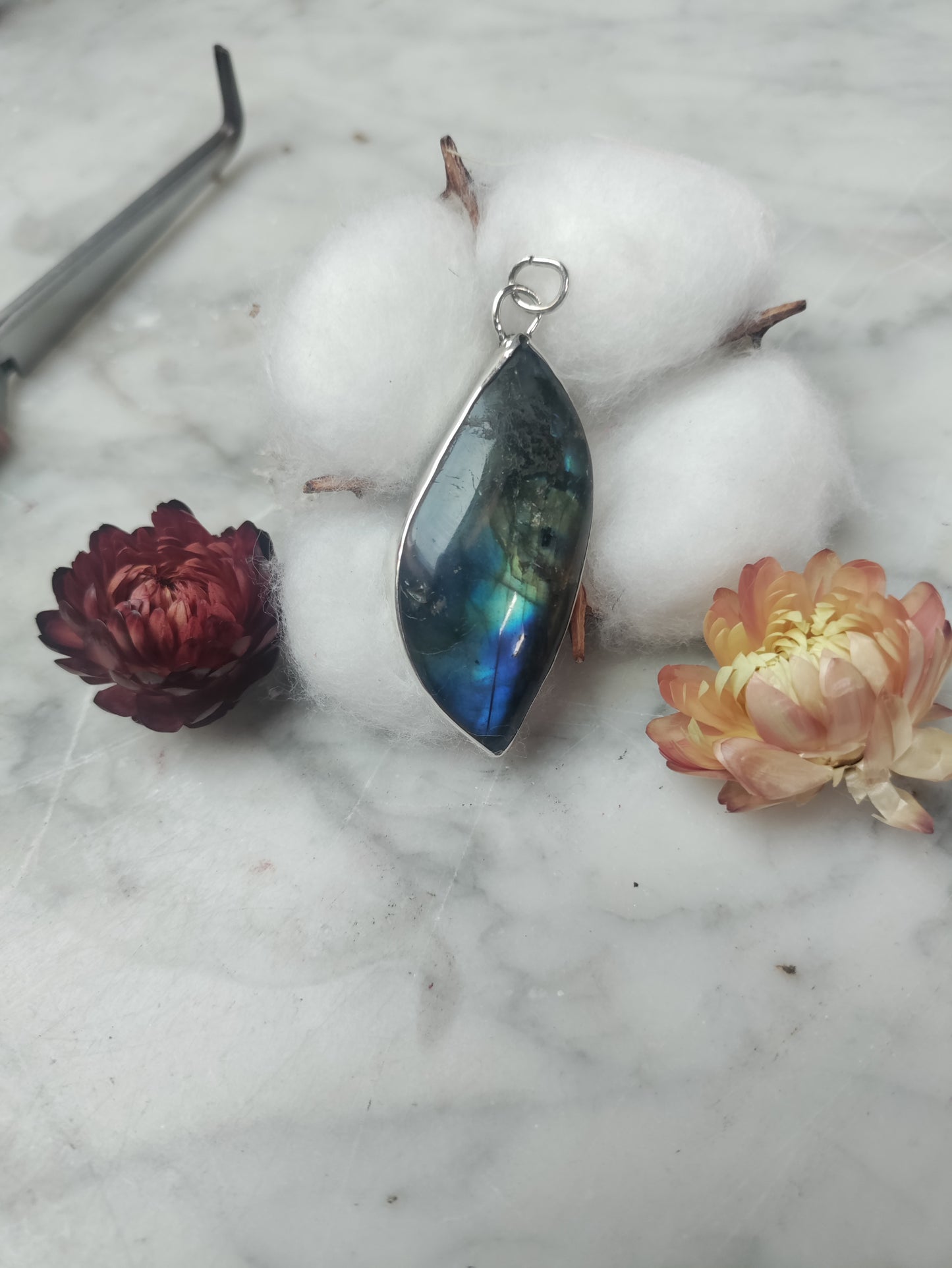 Pendentif argenté Labradorite naturelle flash bleu LEIA&CO