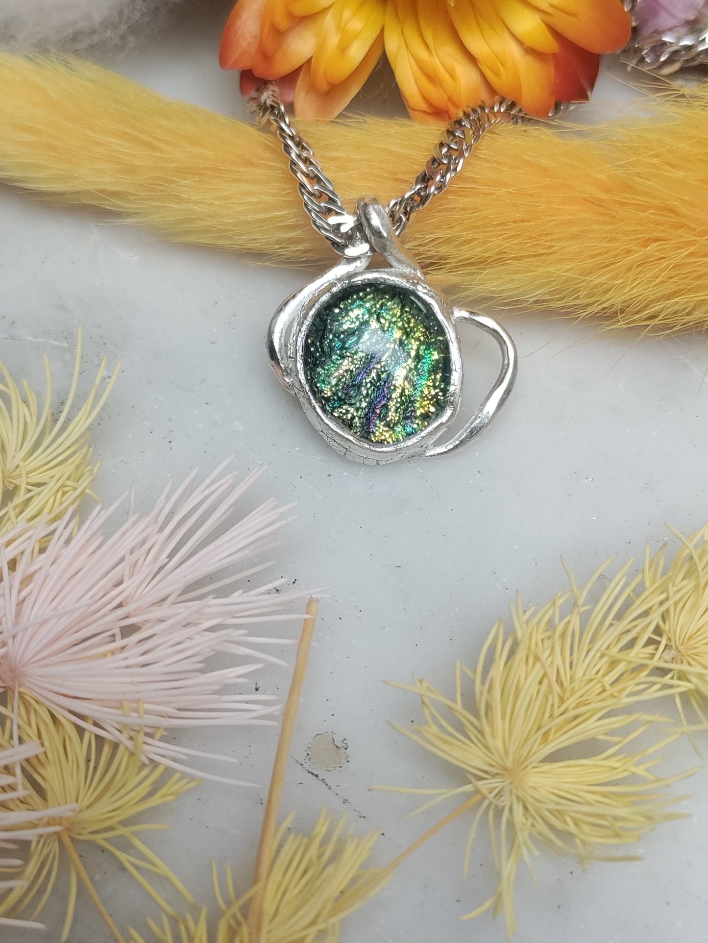 Pendentif Lolita vert et argenté avec verre dichroïque LEIA&CO