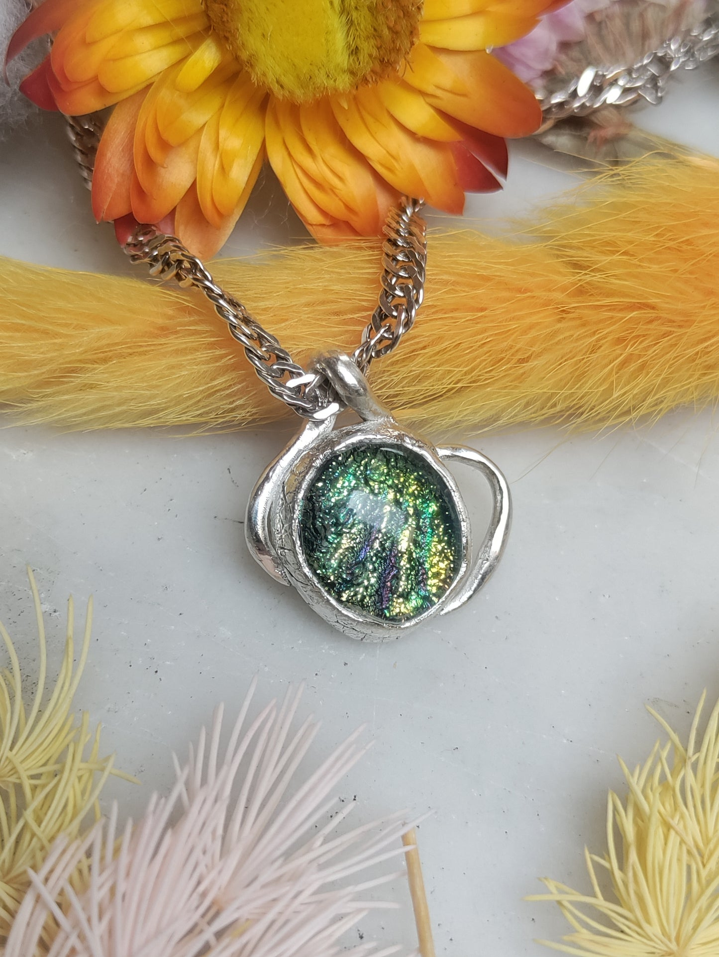 Pendentif Lolita vert et argenté avec verre dichroïque LEIA&CO