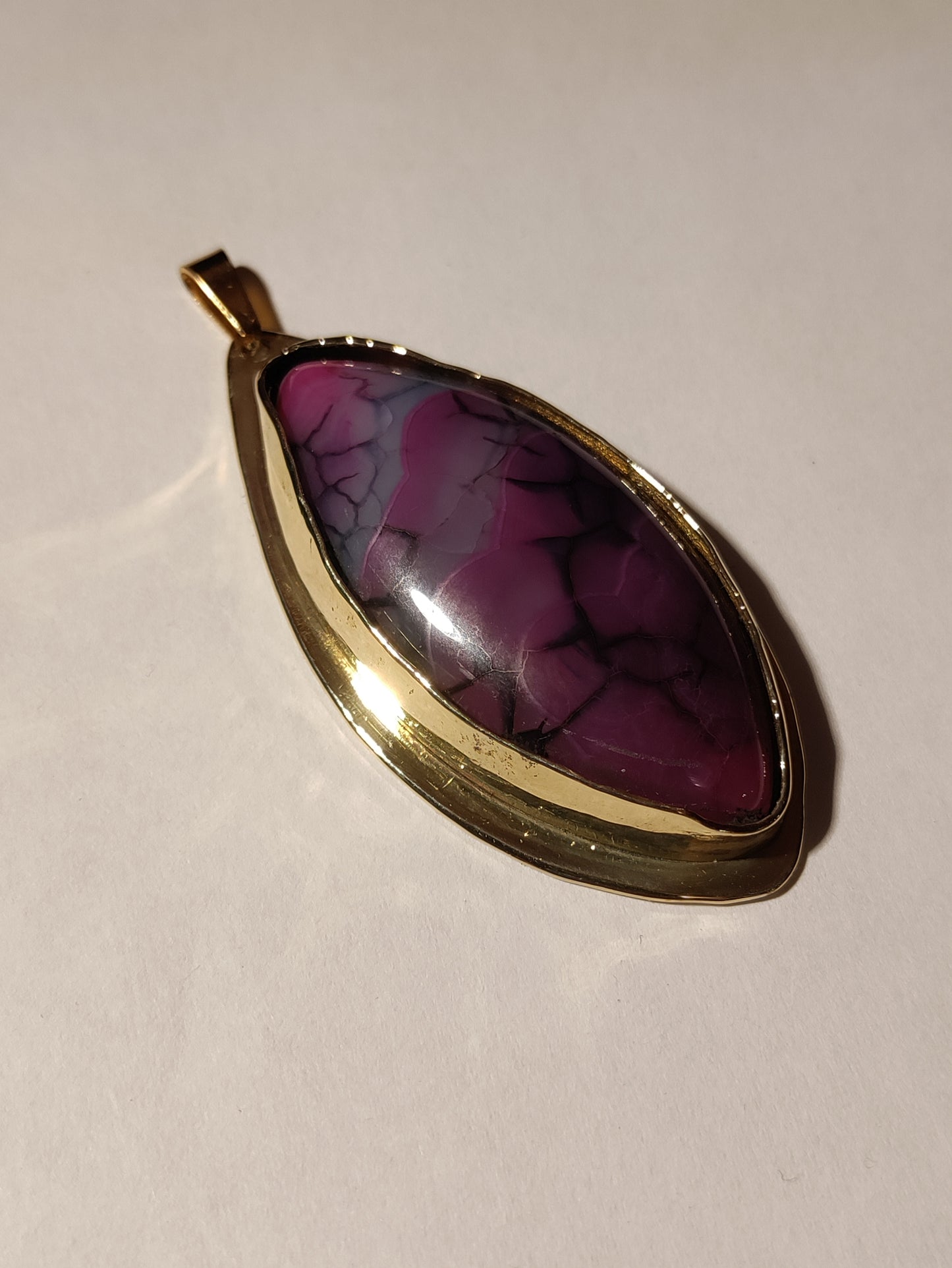 Pendentif laiton doré et agate rose veines de dragon LEIA&CO