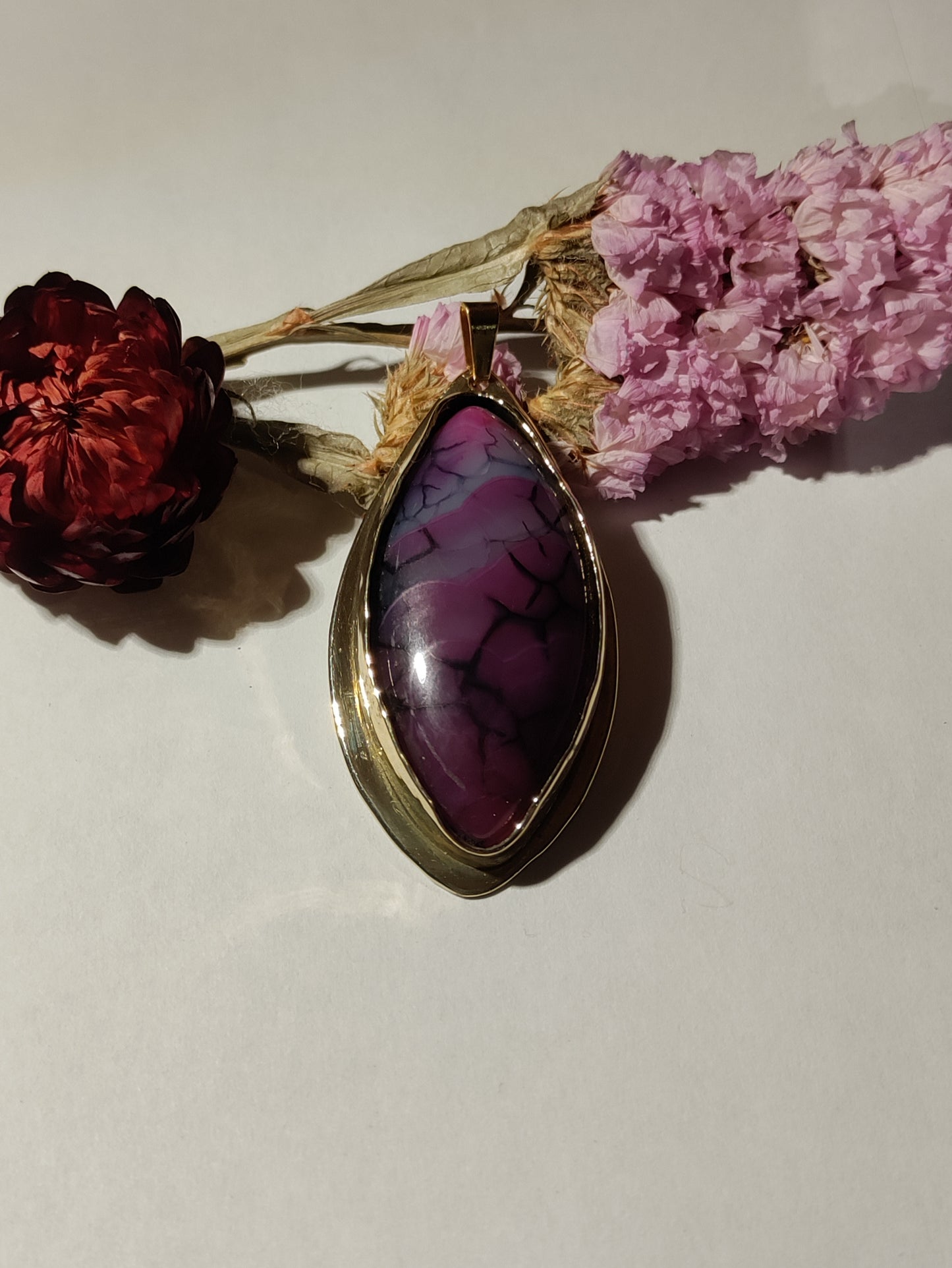 Pendentif laiton doré et agate rose veines de dragon LEIA&CO