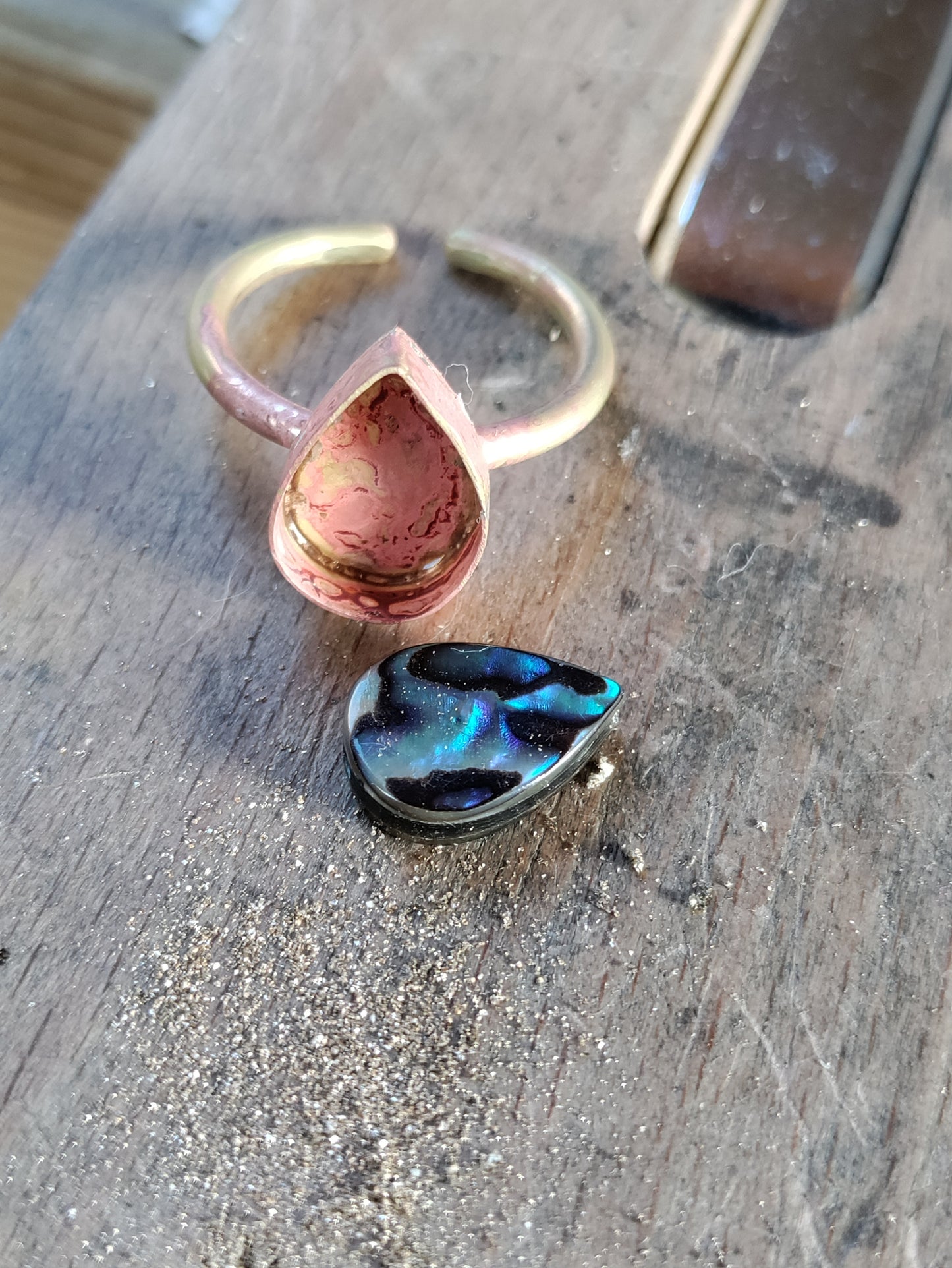Bague ajustable en laiton avec cabochon en abalone taille 52 à 55 FR LEIA&CO