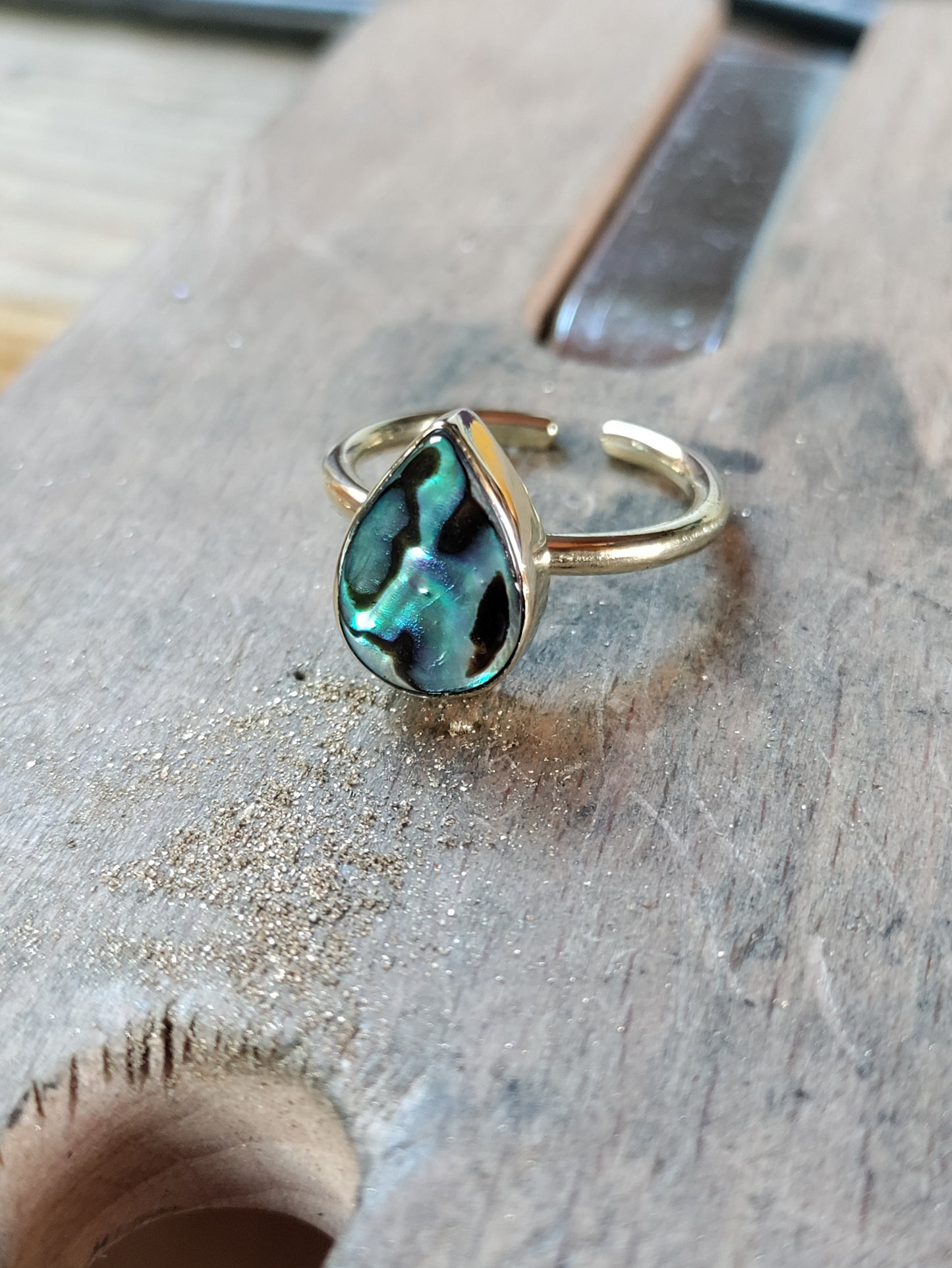Bague ajustable en laiton avec cabochon en abalone taille 52 à 55 FR LEIA&CO