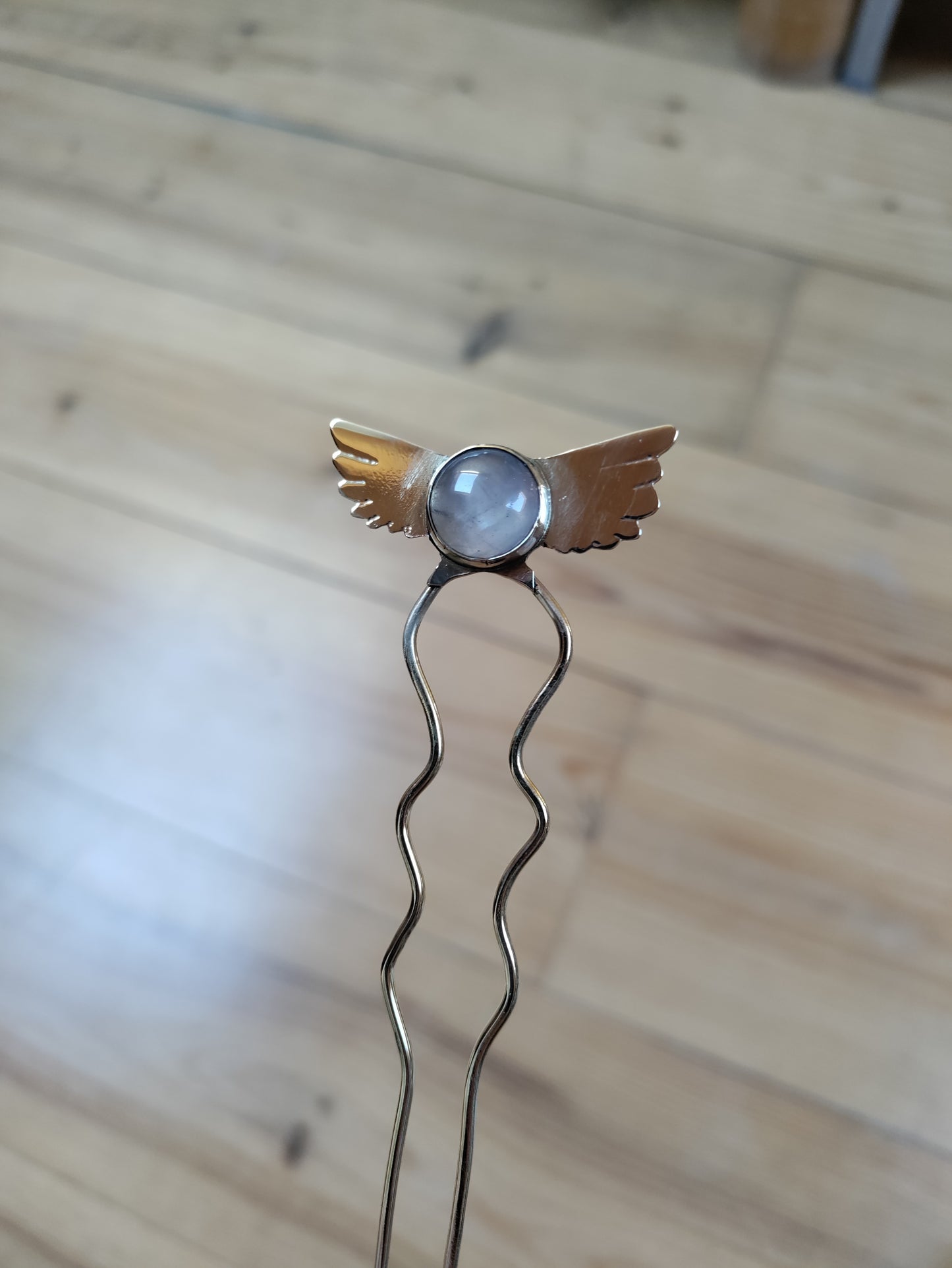 Pic à chignon style Osiris en laiton avec Quartz rose pour femme