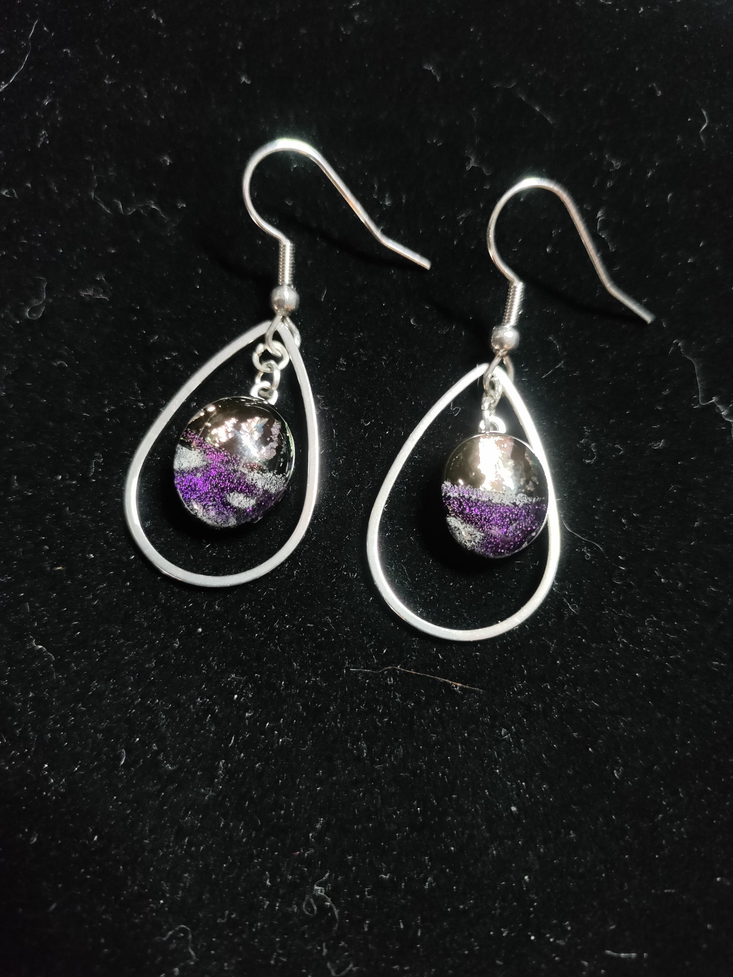 Drop earrings with purple dichroic glass in surgical steel LEIA&CO