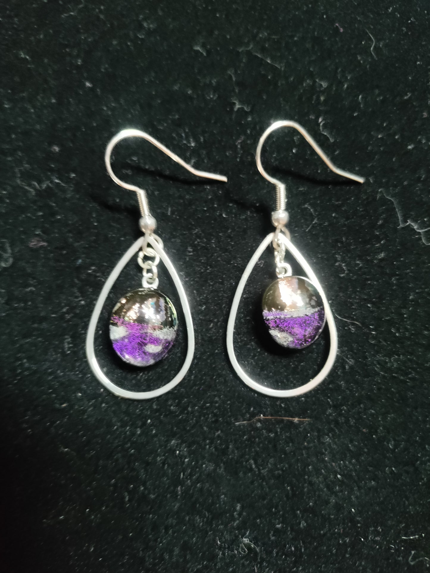 Drop earrings with purple dichroic glass in surgical steel LEIA&CO