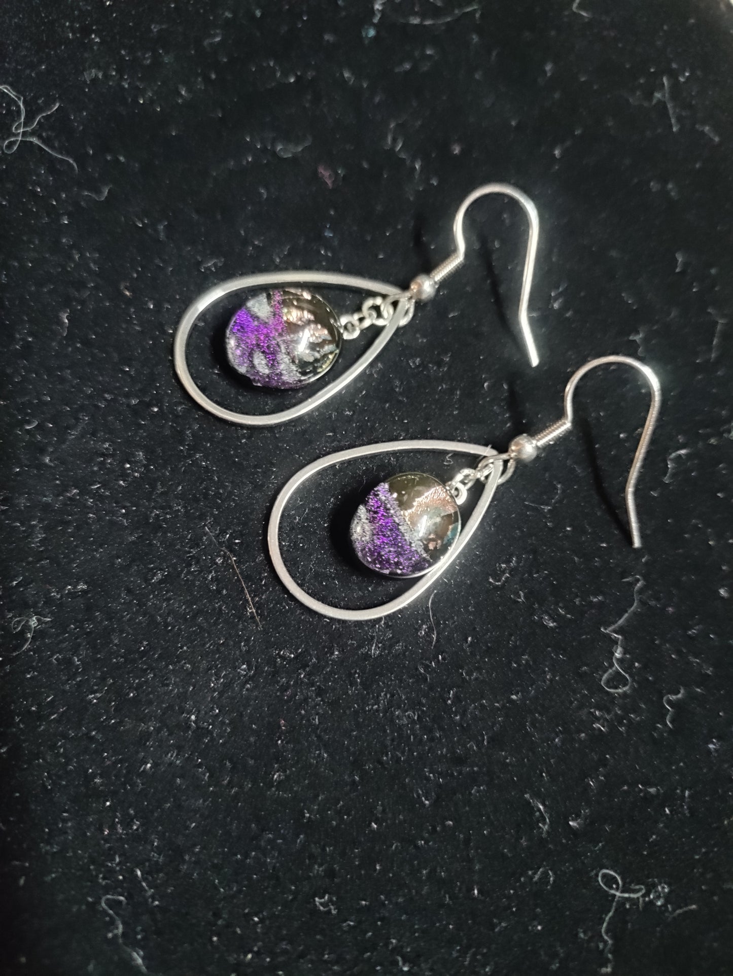 Drop earrings with purple dichroic glass in surgical steel LEIA&CO