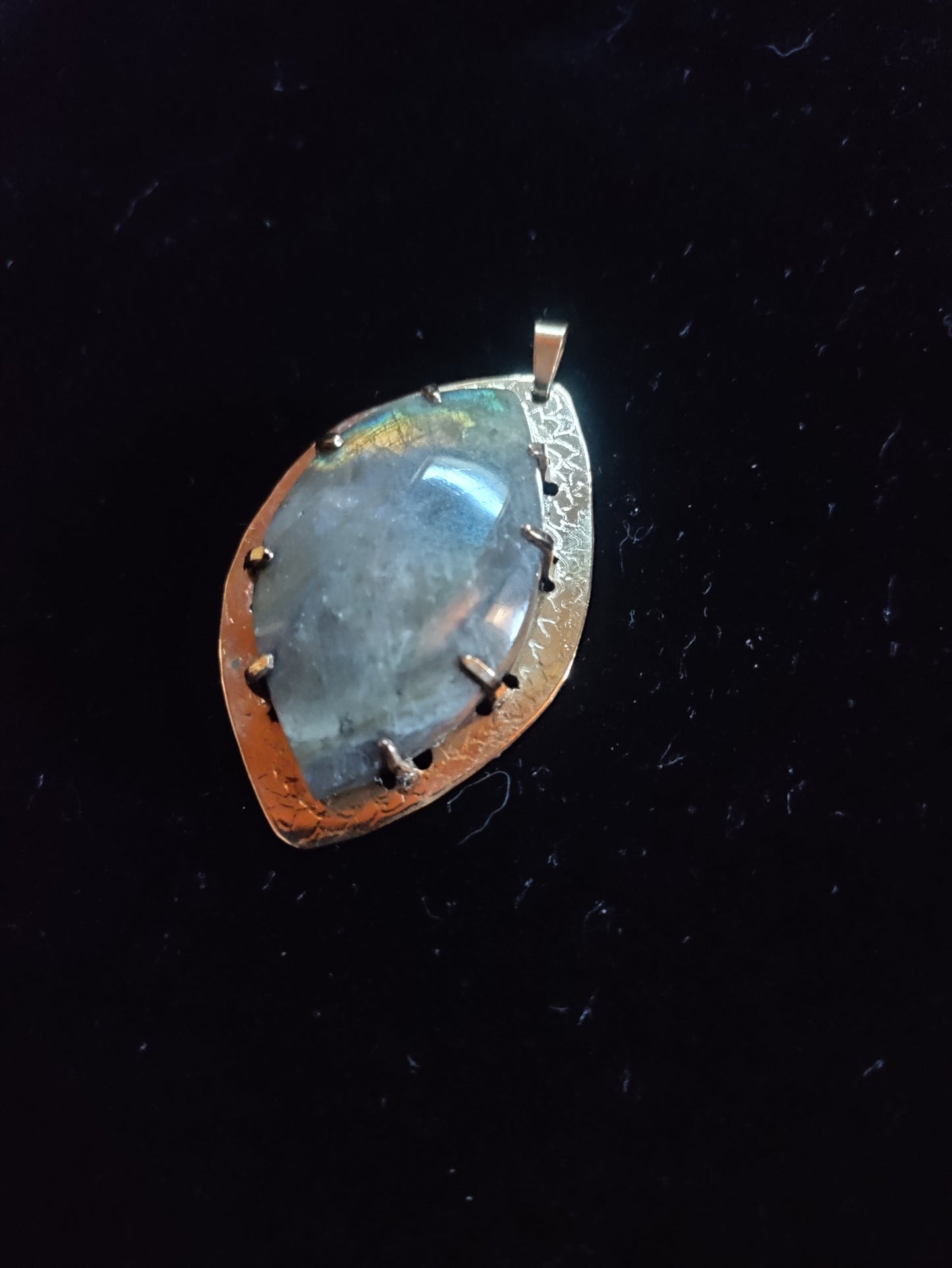 Pendentif laiton doré et pierre naturelle de Labradorite bleue LEIA&CO