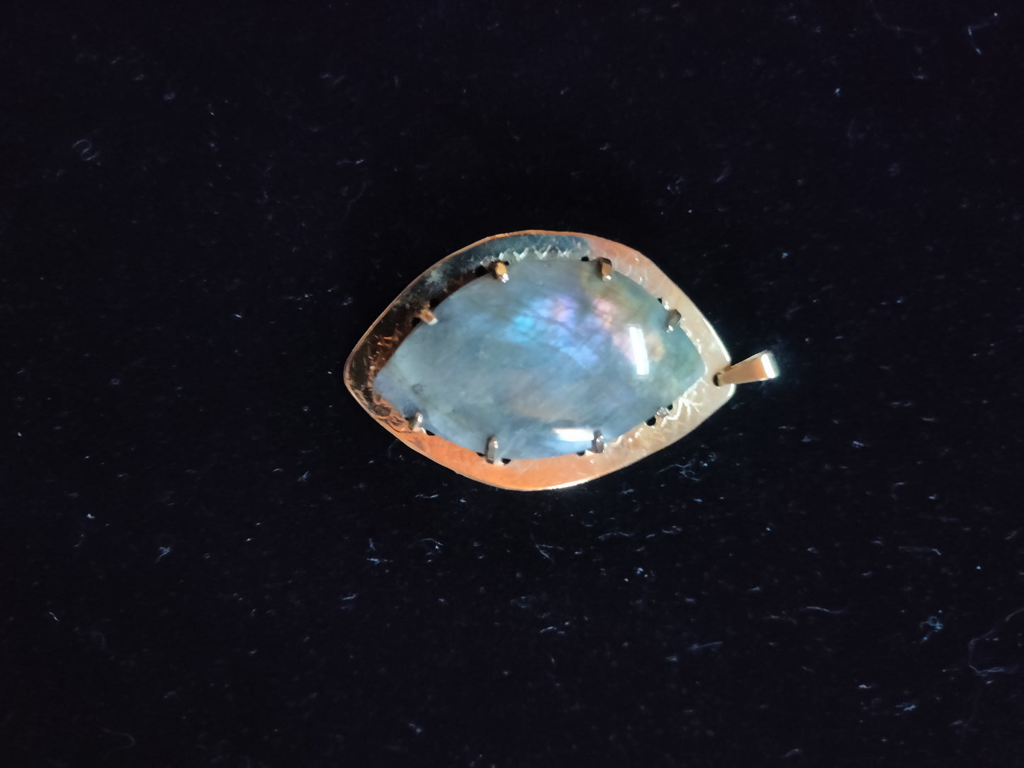 Pendentif laiton doré et pierre naturelle de Labradorite bleue LEIA&CO