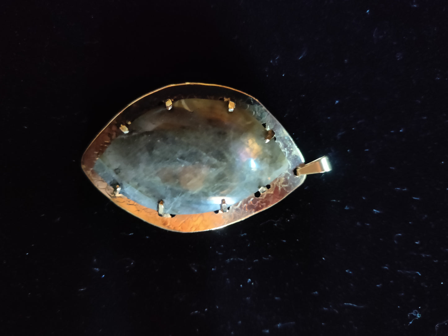 Pendentif laiton doré et pierre naturelle de Labradorite bleue LEIA&CO