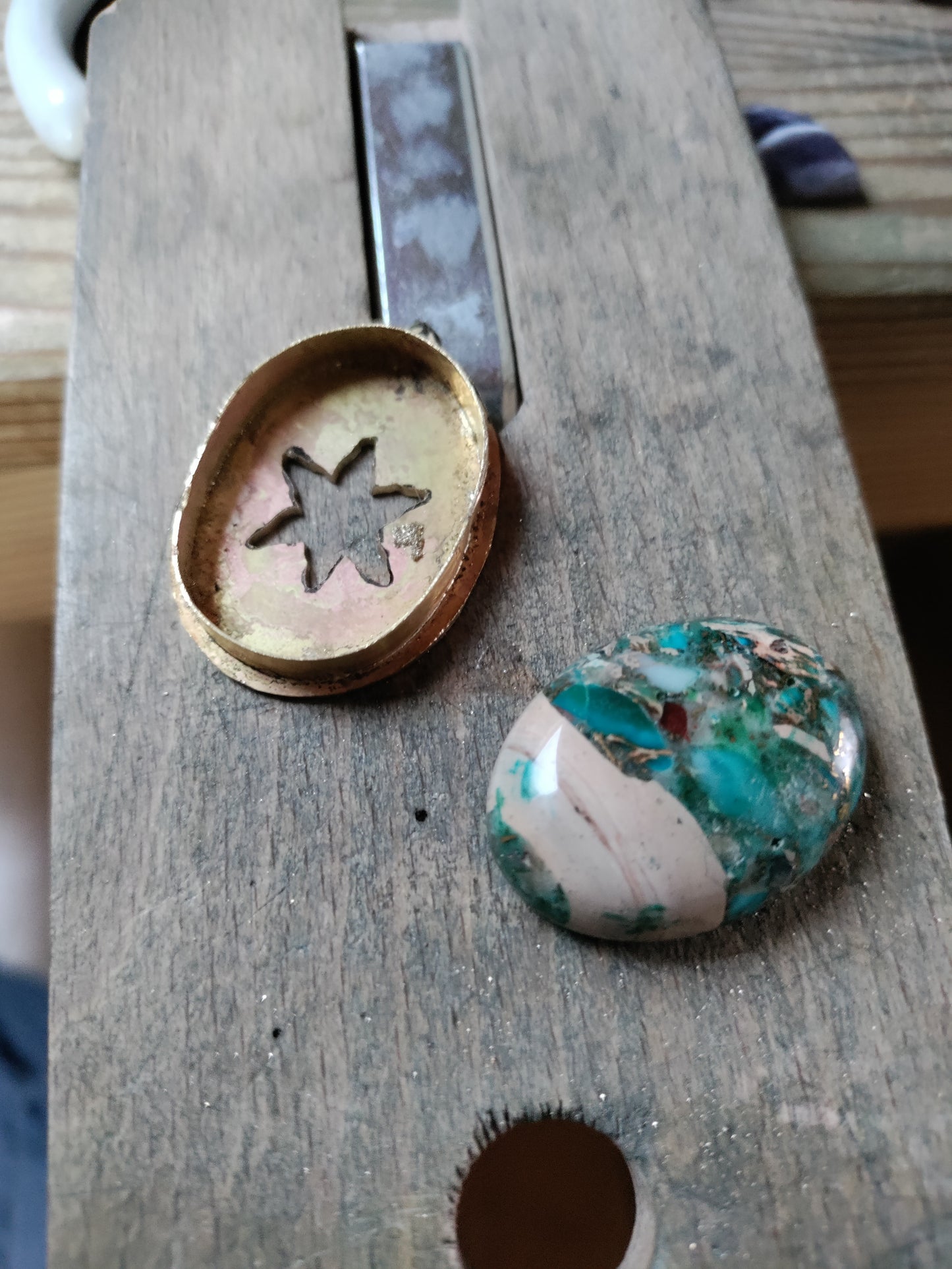 Pendentif doré et pierre de Jaspe turquoise et vert LEIA&CO