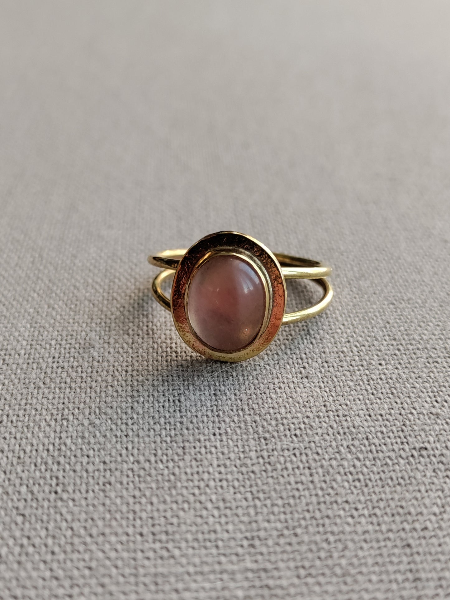 Bague anneau double en laiton avec quartz rose LEIA&CO