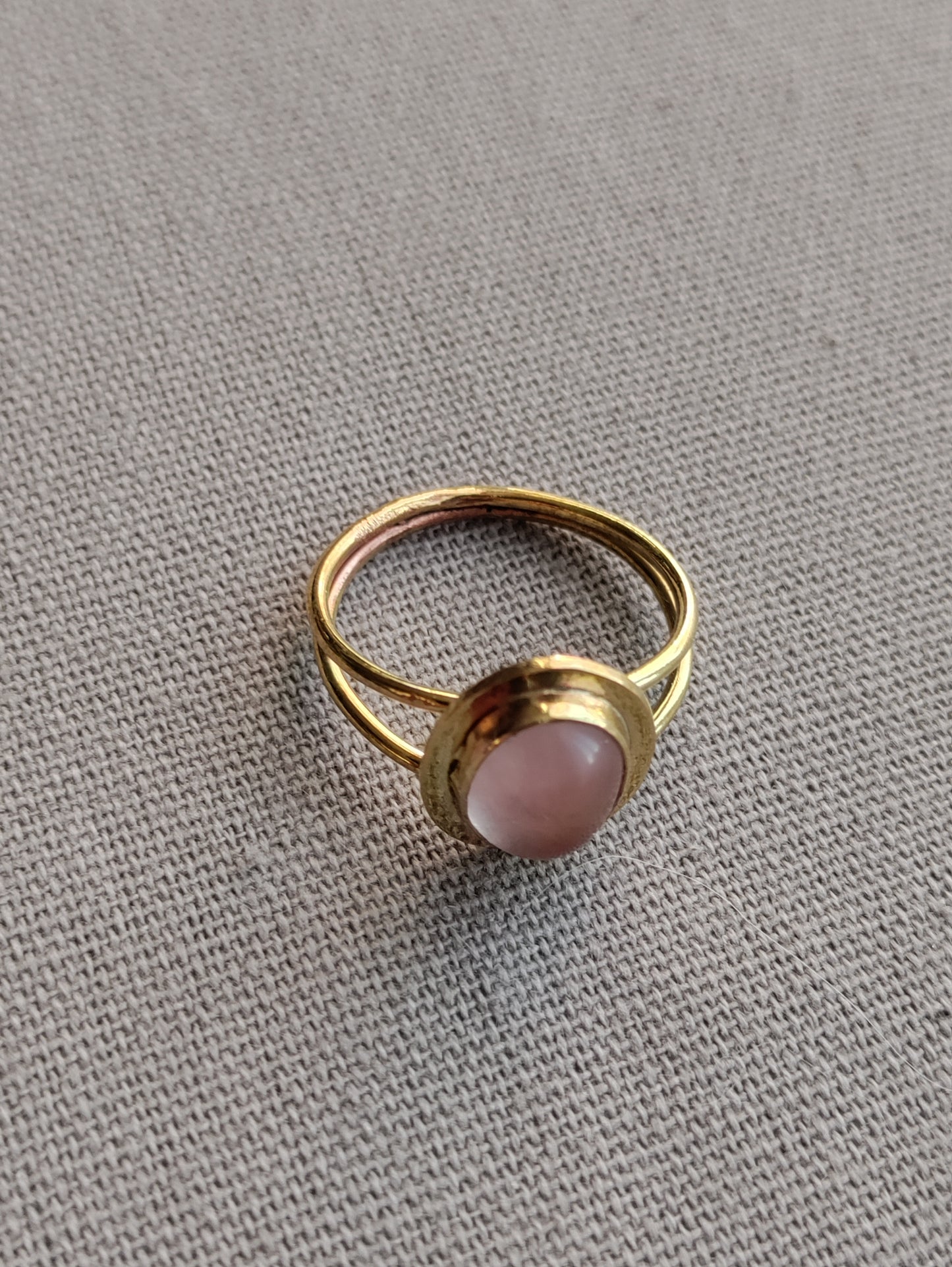 Bague anneau double en laiton avec quartz rose LEIA&CO