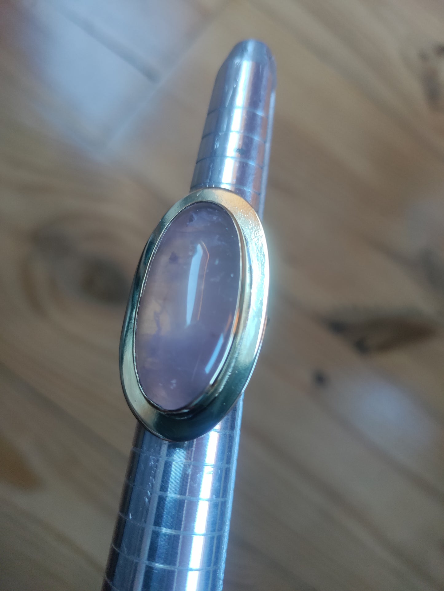 Grosse bague ajustable en laiton avec quartz rose LEIA&CO taille S-XS
