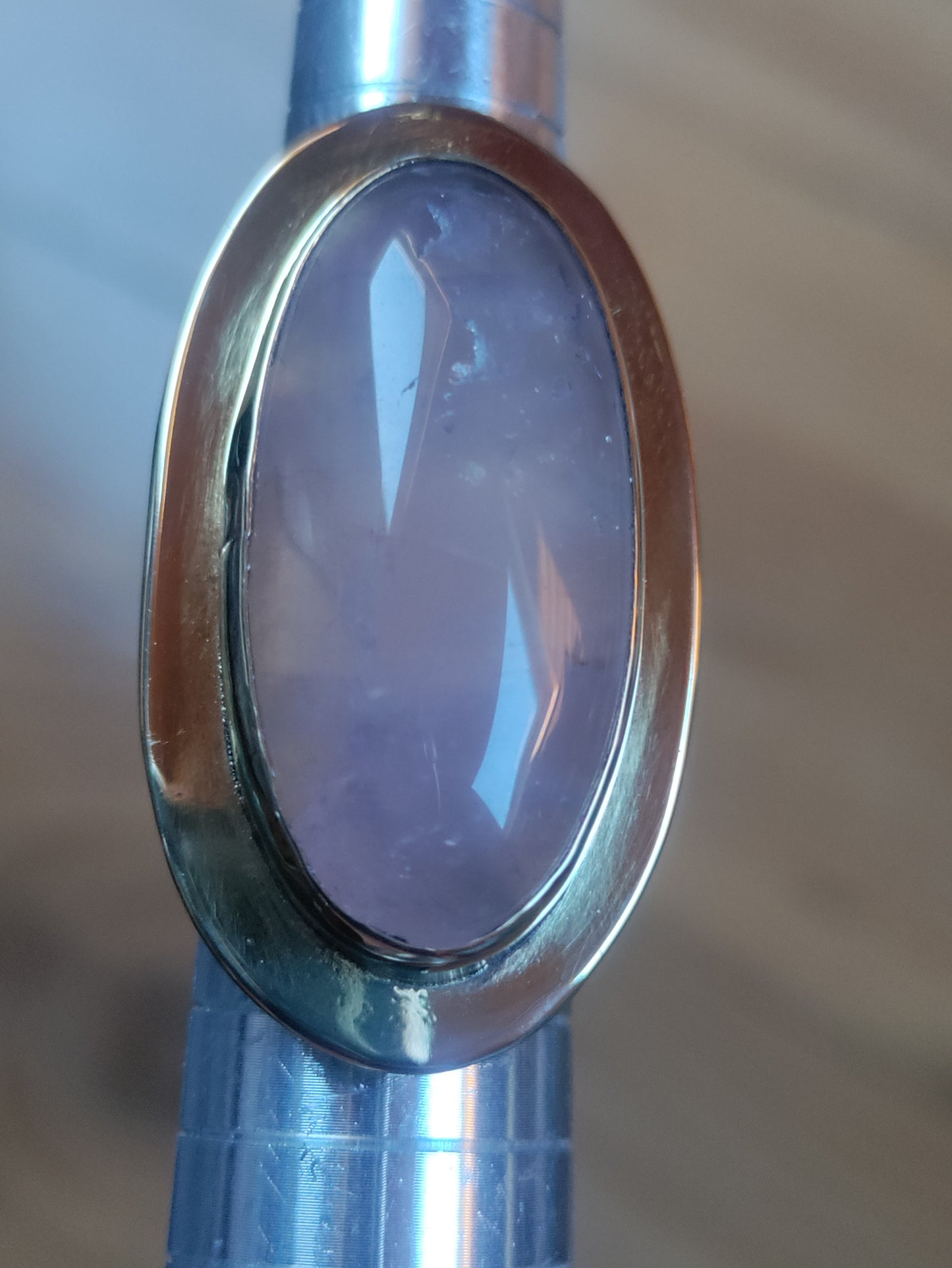 Grosse bague ajustable en laiton avec quartz rose LEIA&CO taille S-XS