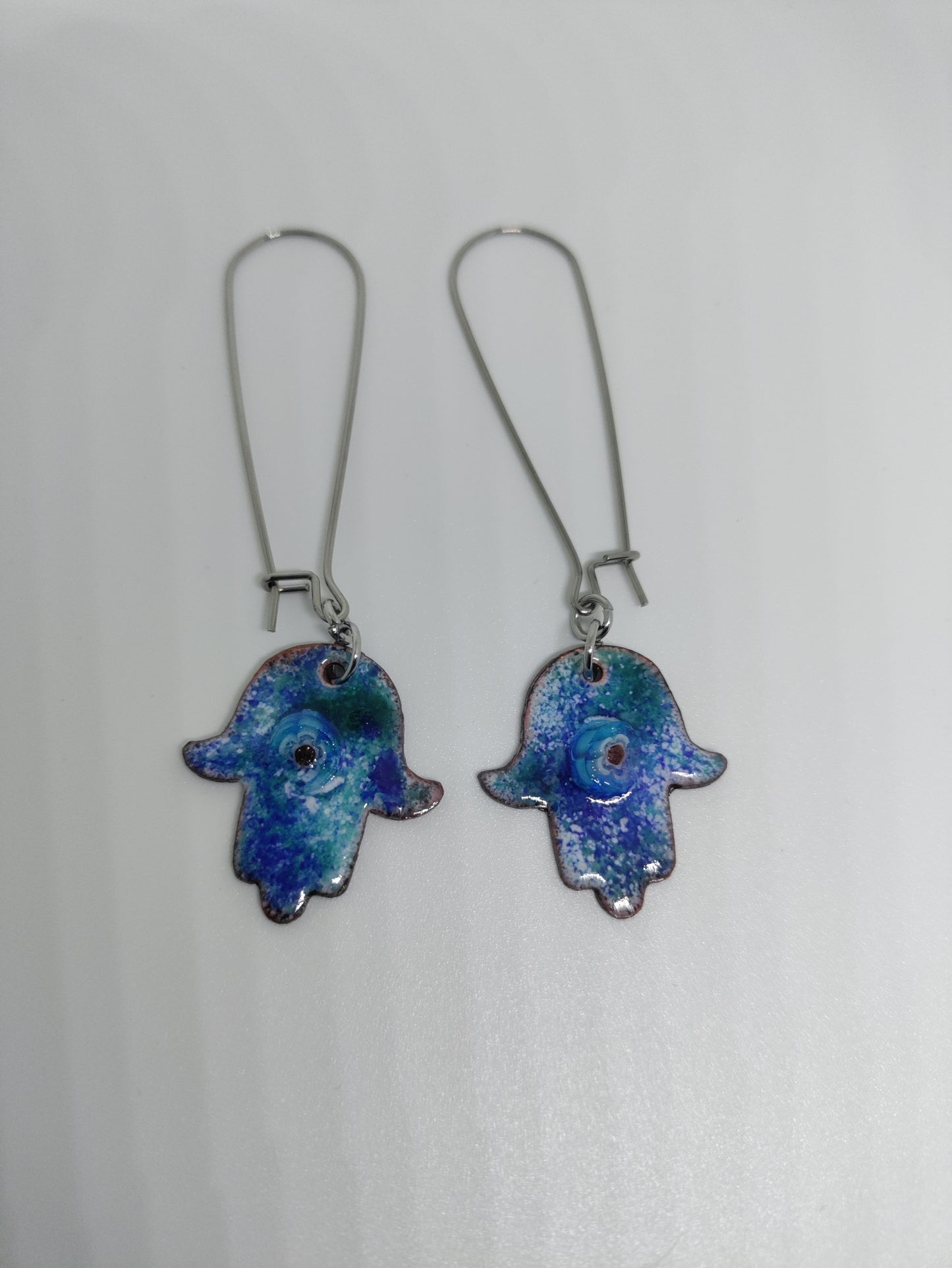 Boucles d'oreilles main de Fatma cuivre émaillé bleu LEIA&CO