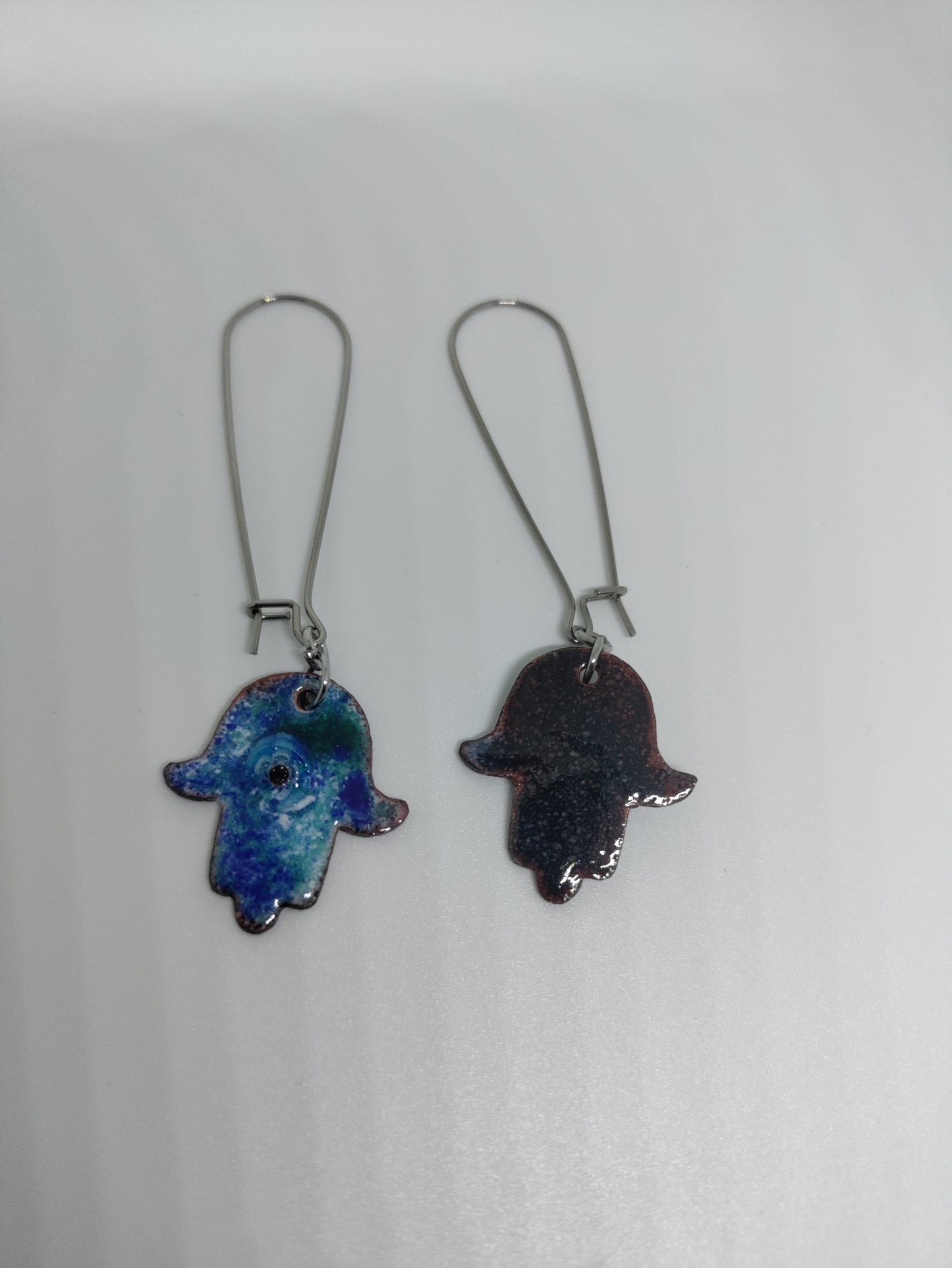 Boucles d'oreilles main de Fatma cuivre émaillé bleu LEIA&CO