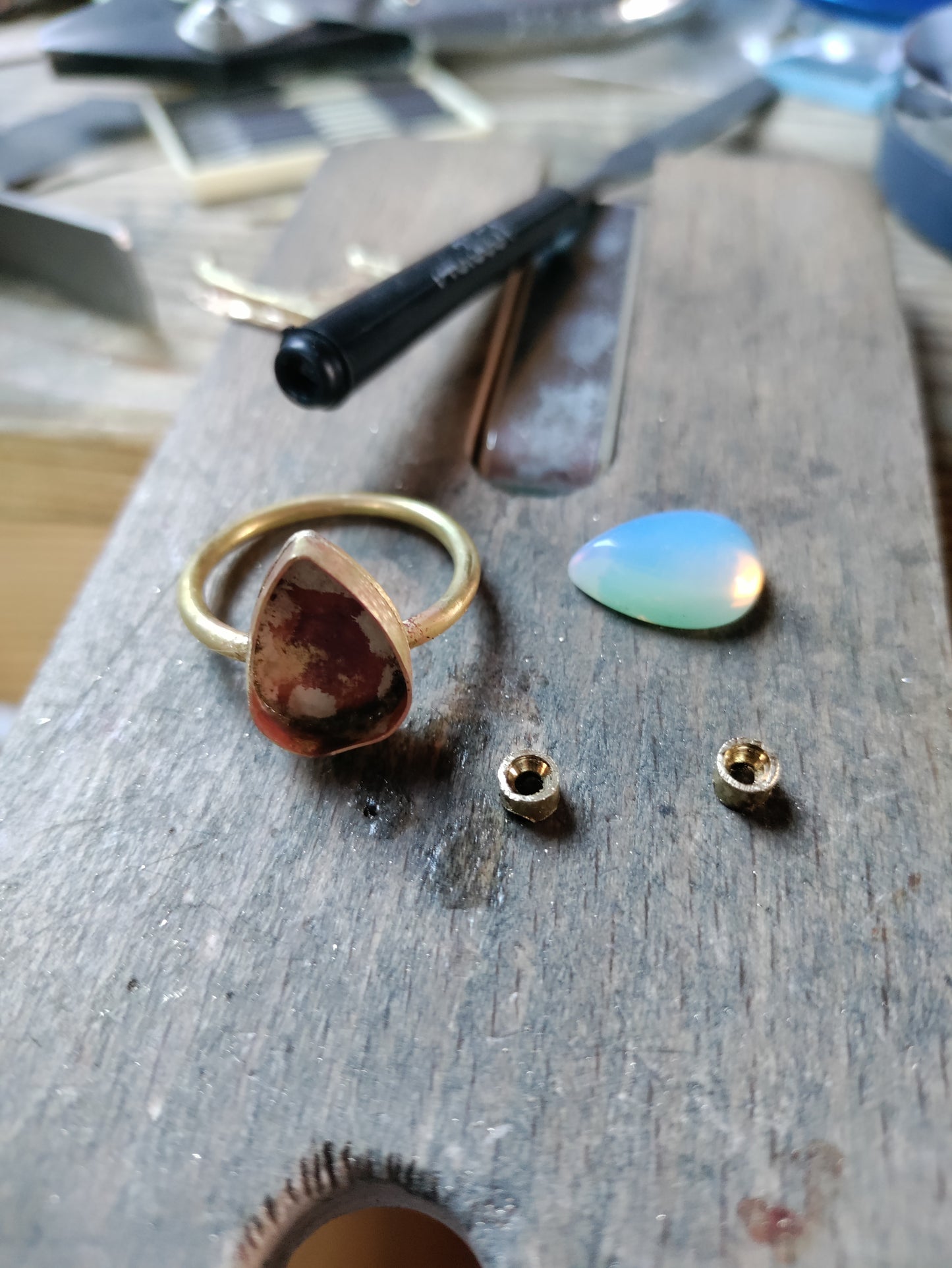 Bague dorée Opalite et rubis synthétiques LEIA&CO taille 7 3/4