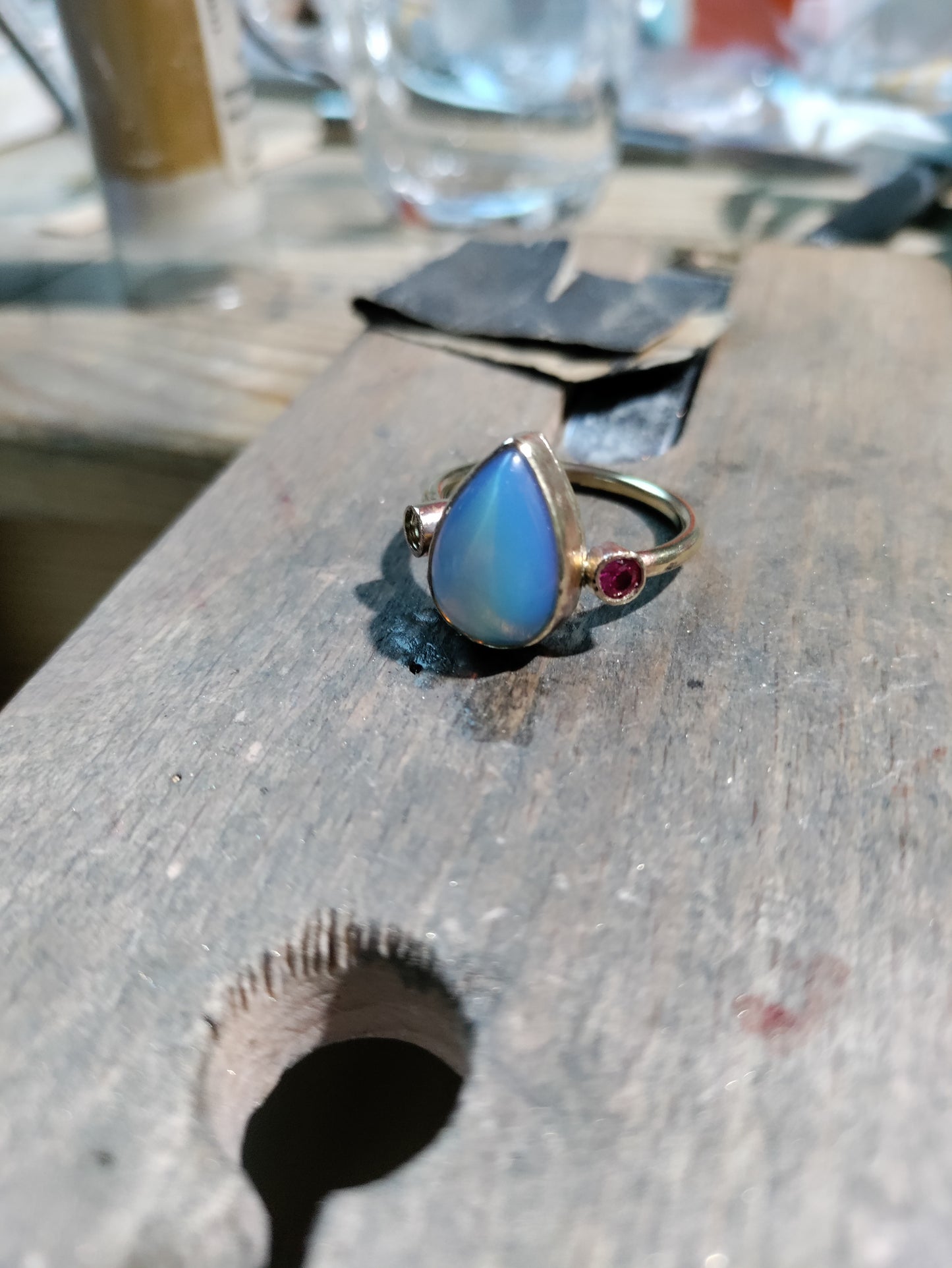 Bague dorée Opalite et rubis synthétiques LEIA&CO taille 7 3/4