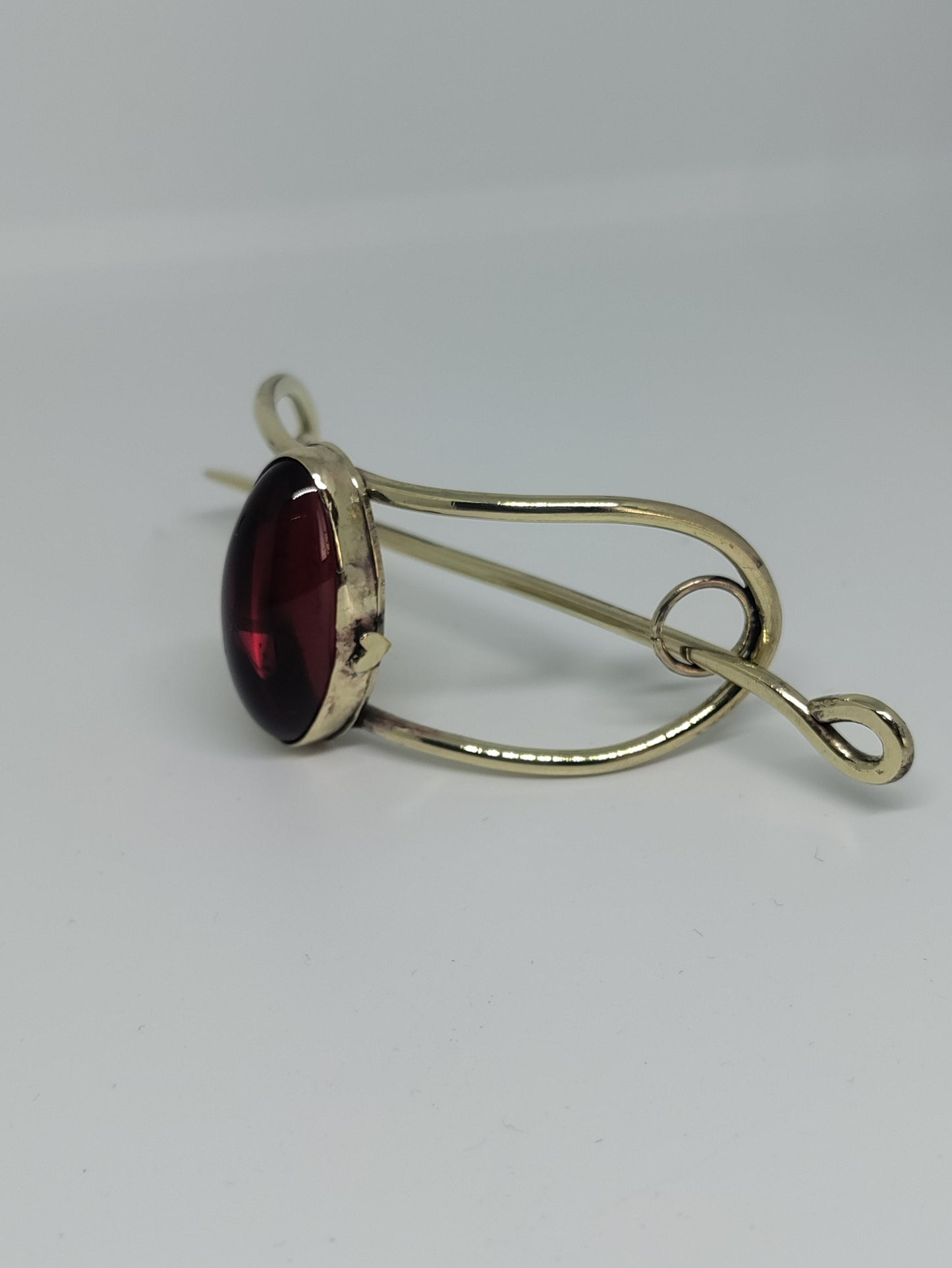Barrette dorée avec pierre rouge LEIA&CO