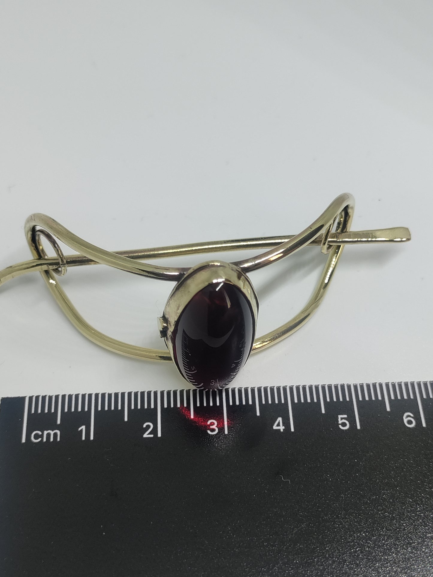 Barrette dorée avec pierre rouge LEIA&CO