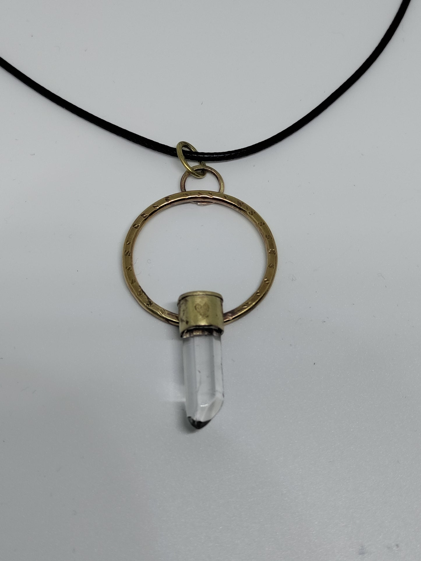 Pendentif de style elfique pointe de cristal de quartz LEIA&CO