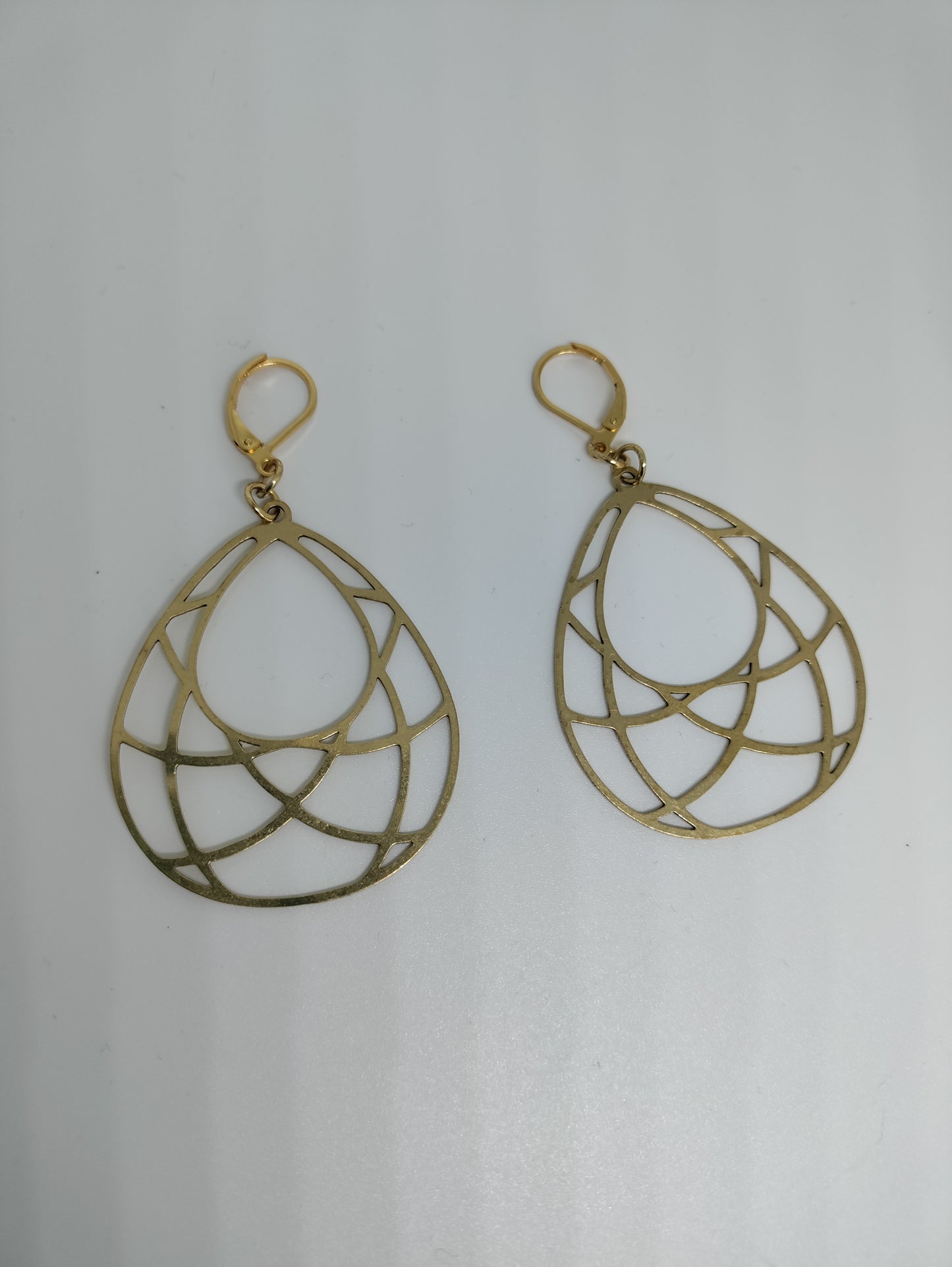 Boucles d'oreilles gouttes géométriques dorées LEIA&CO