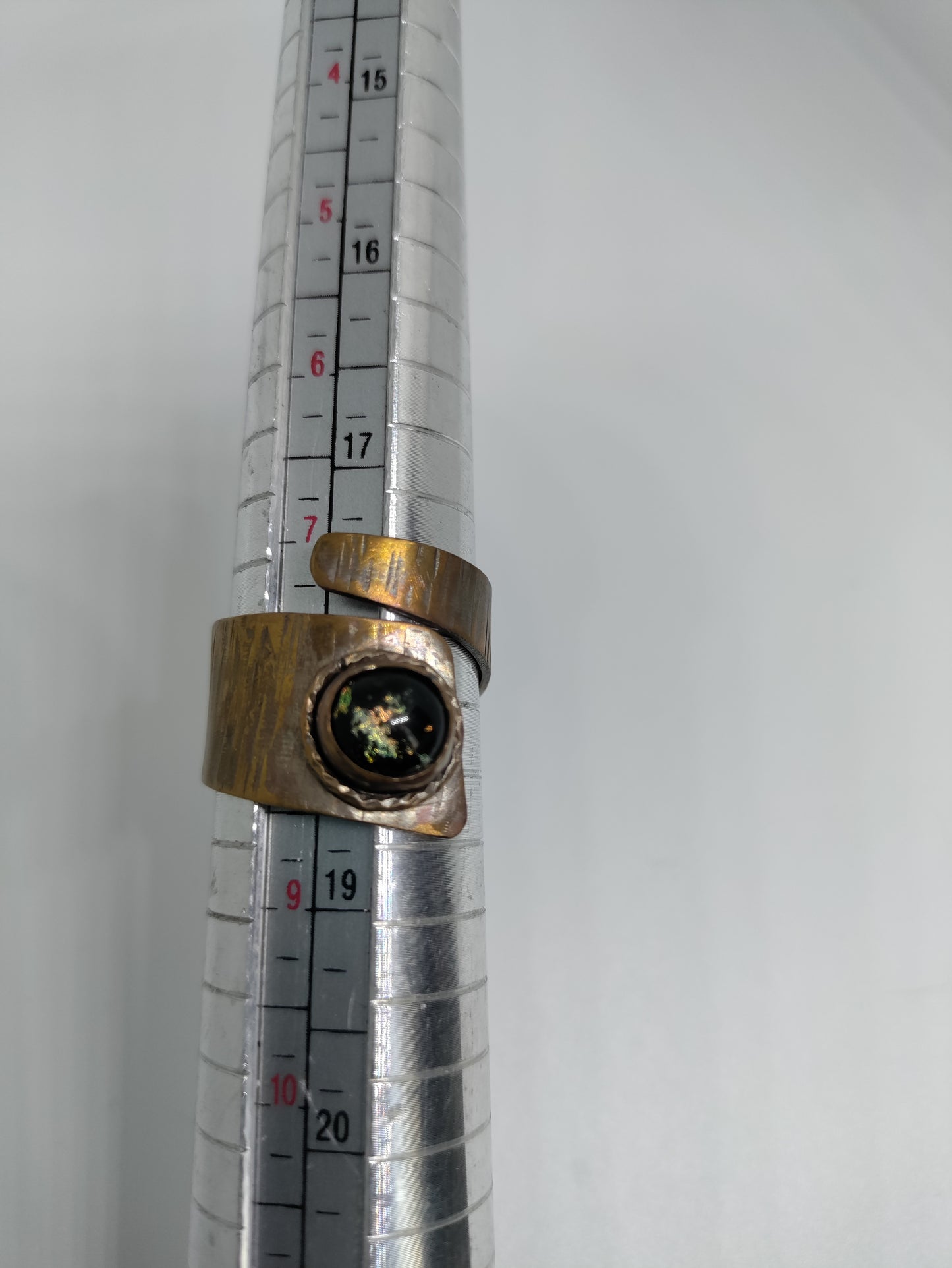 Bague enroulée effet antique verre dichroïque oeil de chat LEIA&CO taille 8 US