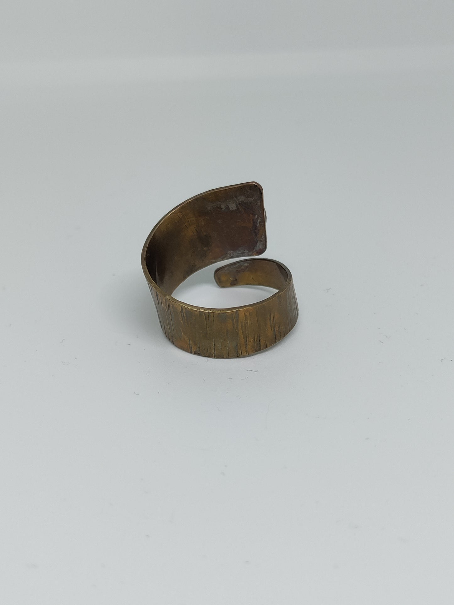 Bague enroulée effet antique verre dichroïque oeil de chat LEIA&CO taille 8 US