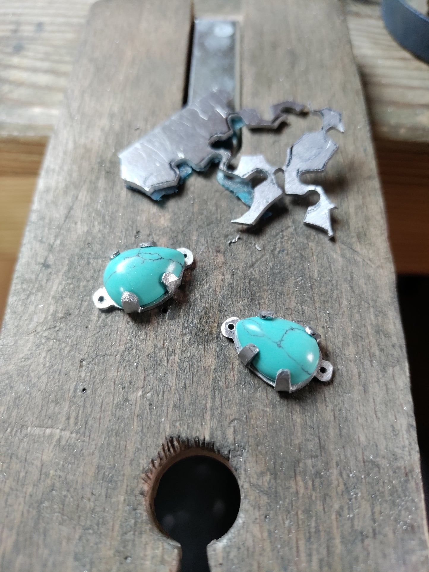 Boucles d'oreilles pendantes avec pierre de turquoise goutte LEIA&CO