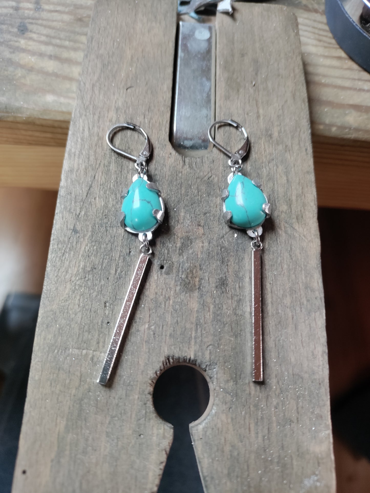 Boucles d'oreilles pendantes avec pierre de turquoise goutte LEIA&CO