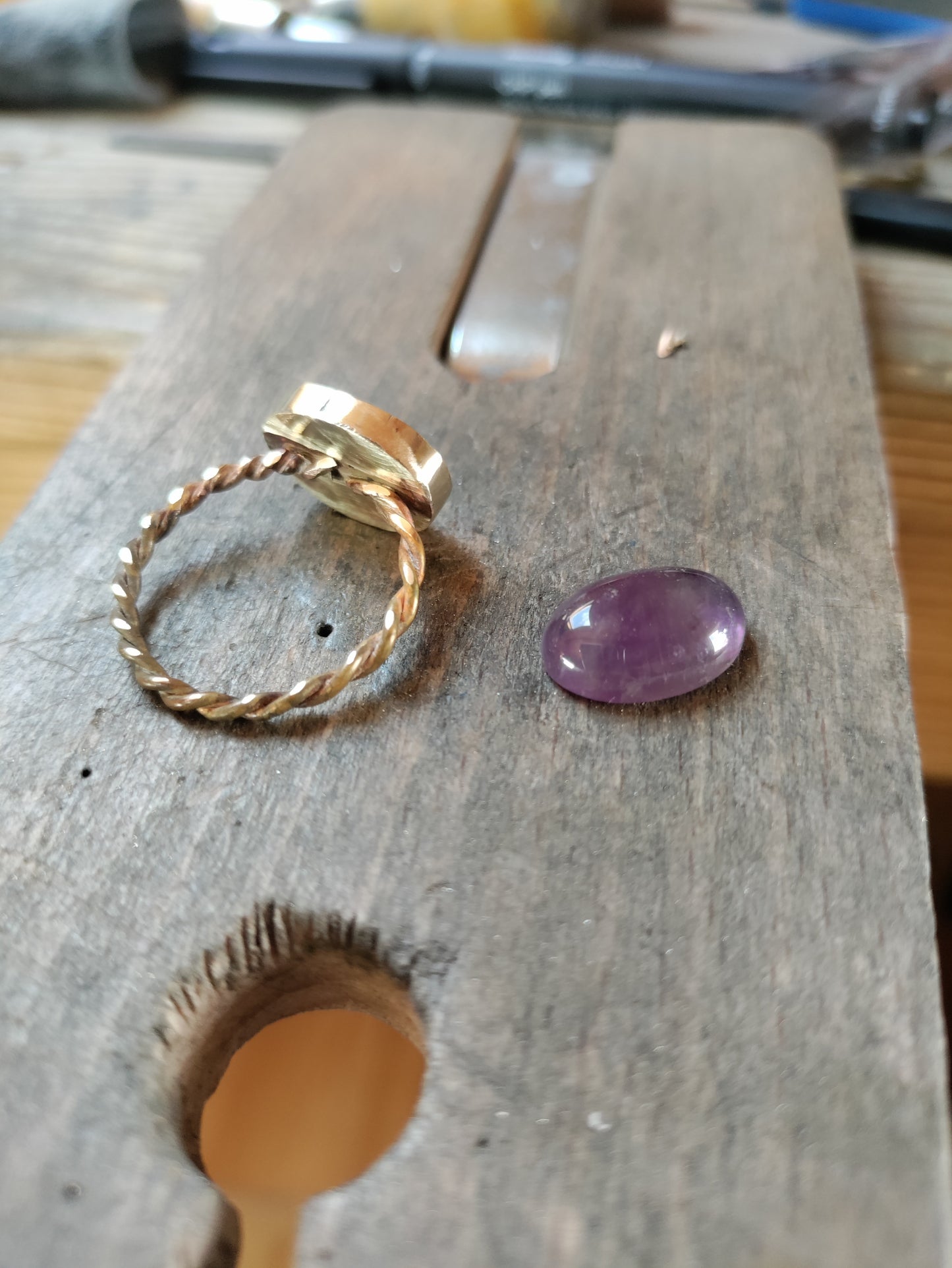 Bague en laiton doré torsadé et améthyste LEIA&CO taille 56