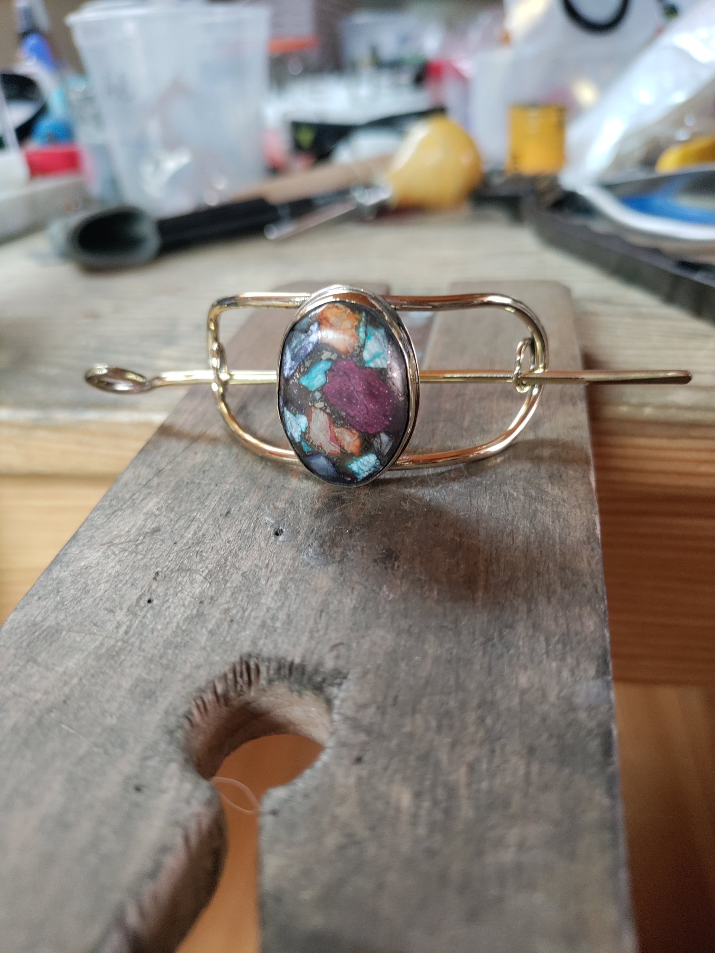 Barrette dorée avec pierre multicolore LEIA&CO