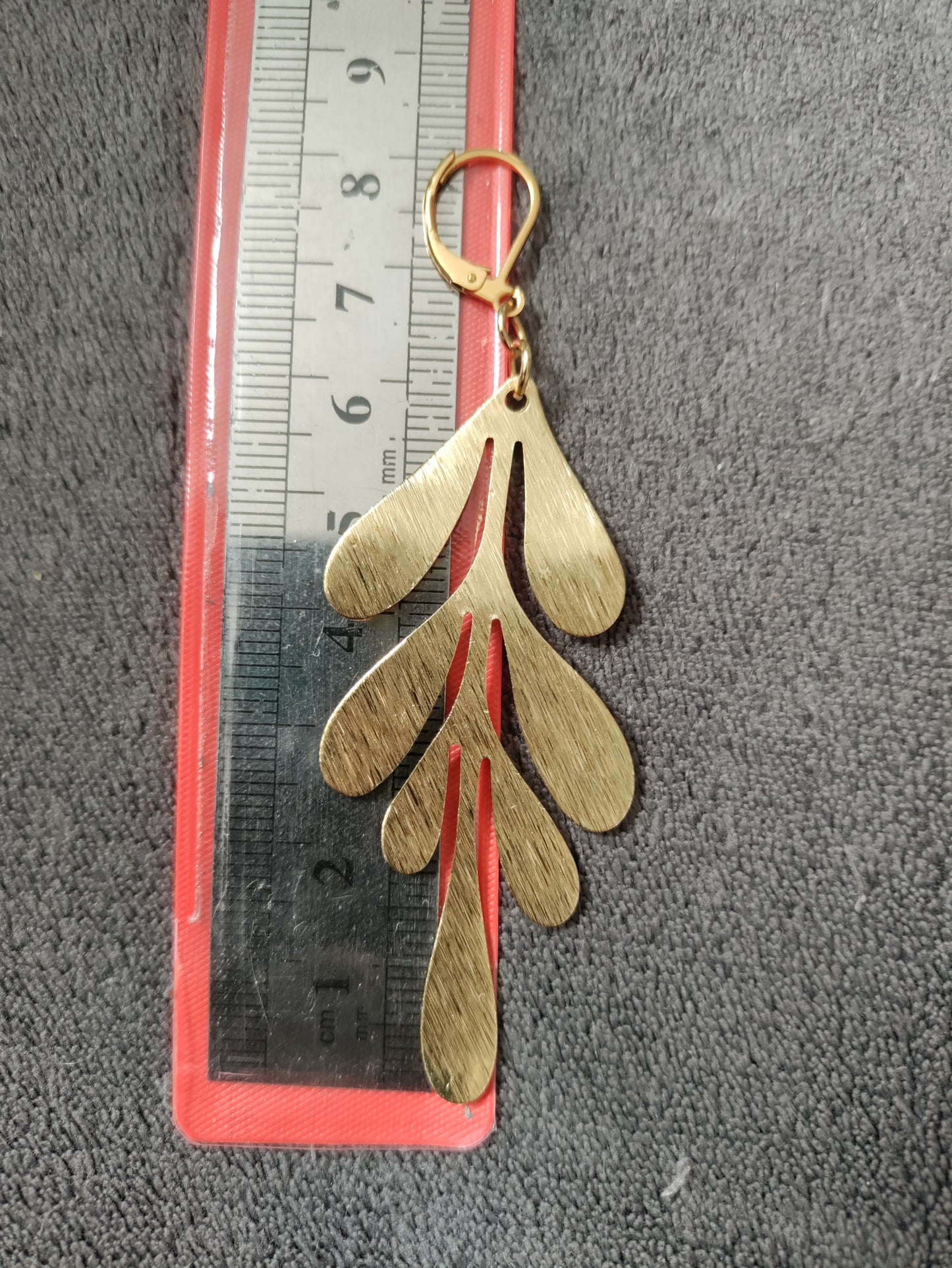 Boucles d'oreilles pendantes feuilles dorées LEIA&CO