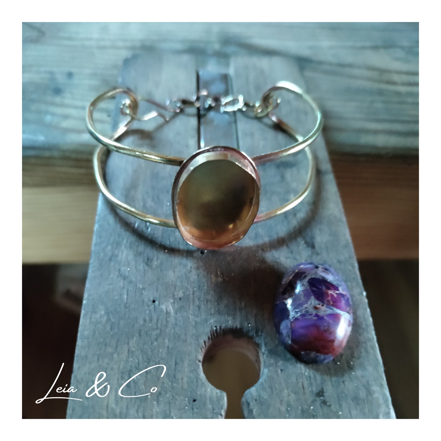 Cuff bracelet with purple Jasper LEIA&CO