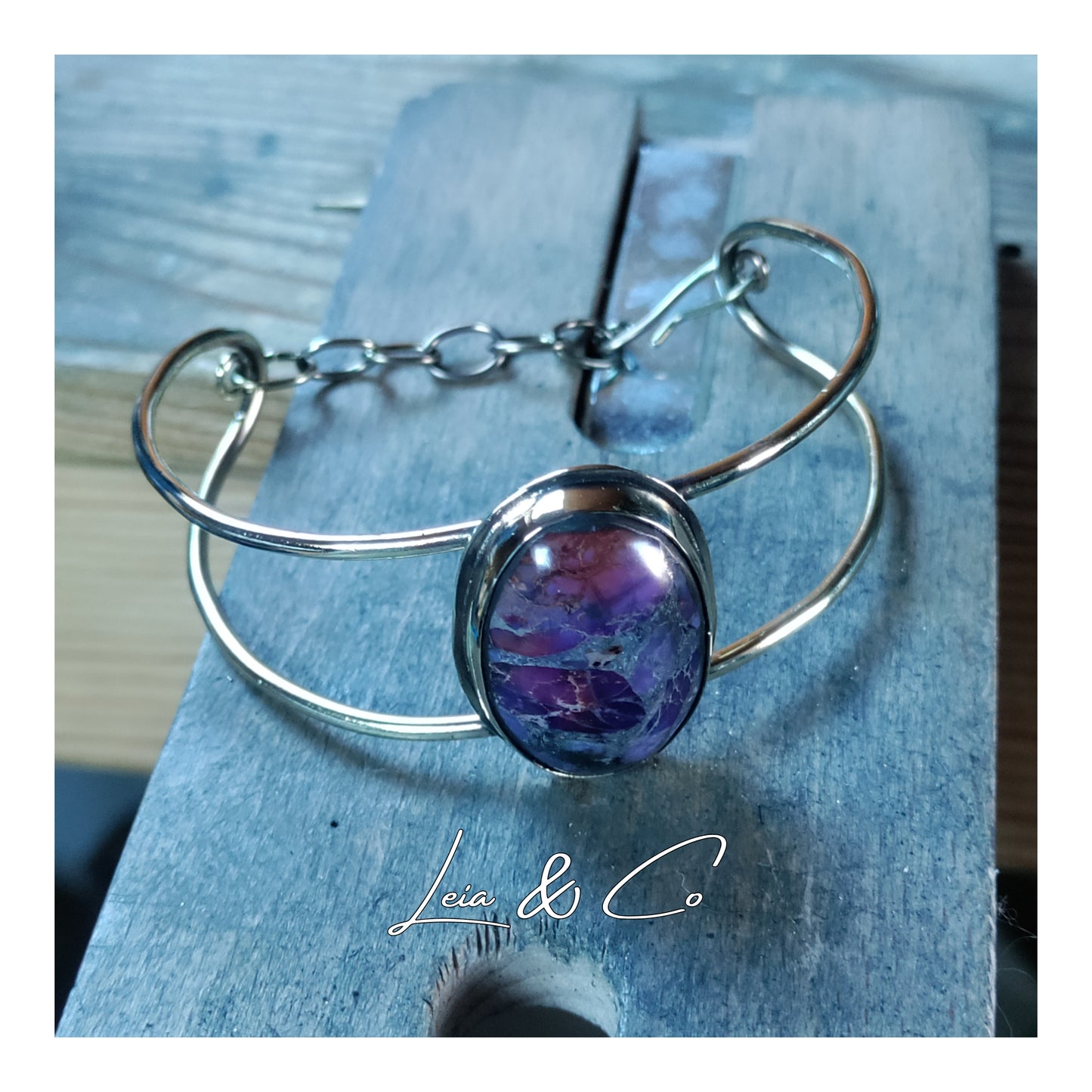 Cuff bracelet with purple Jasper LEIA&CO
