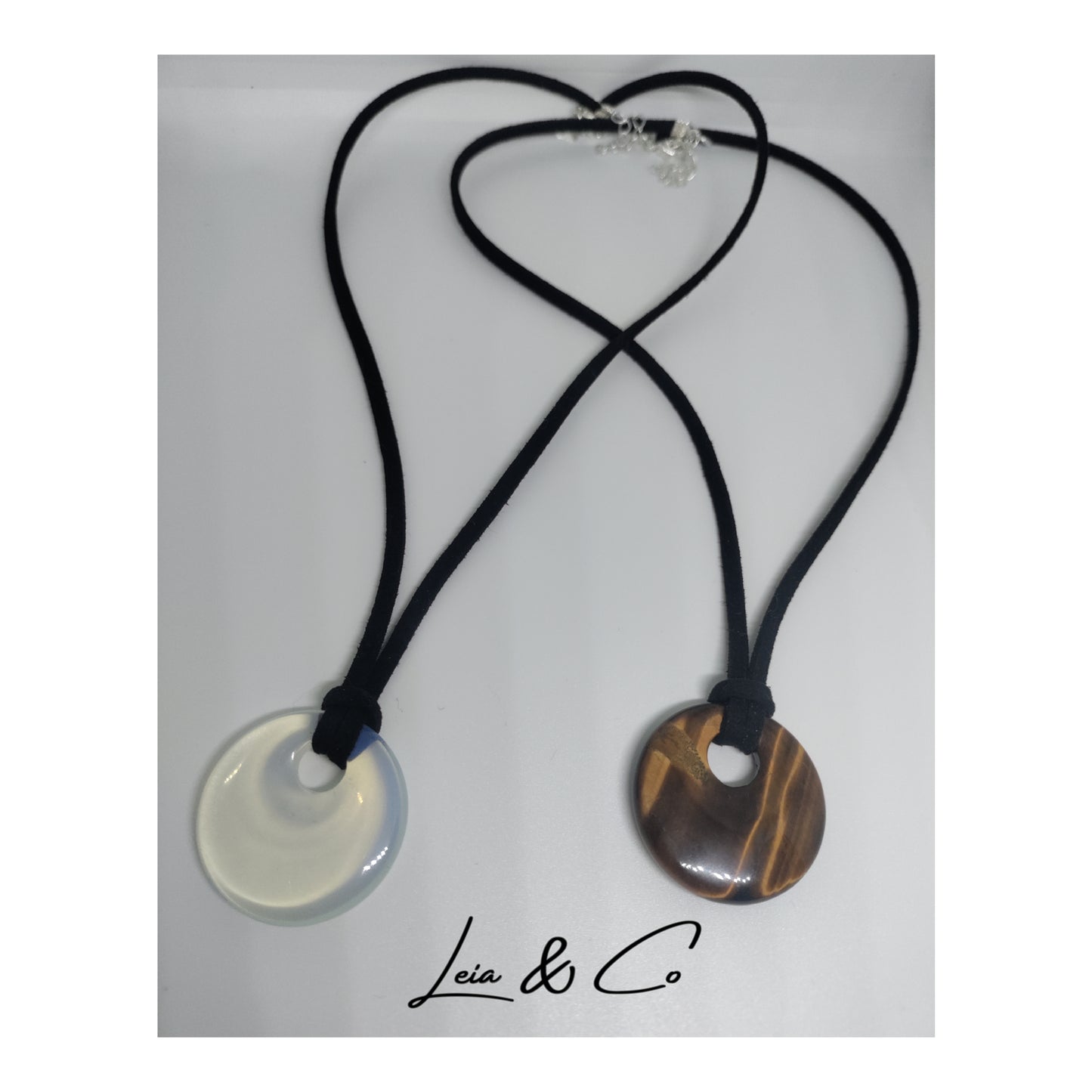 Collier avec pierre ronde Oeil de Tigre LEIA&CO