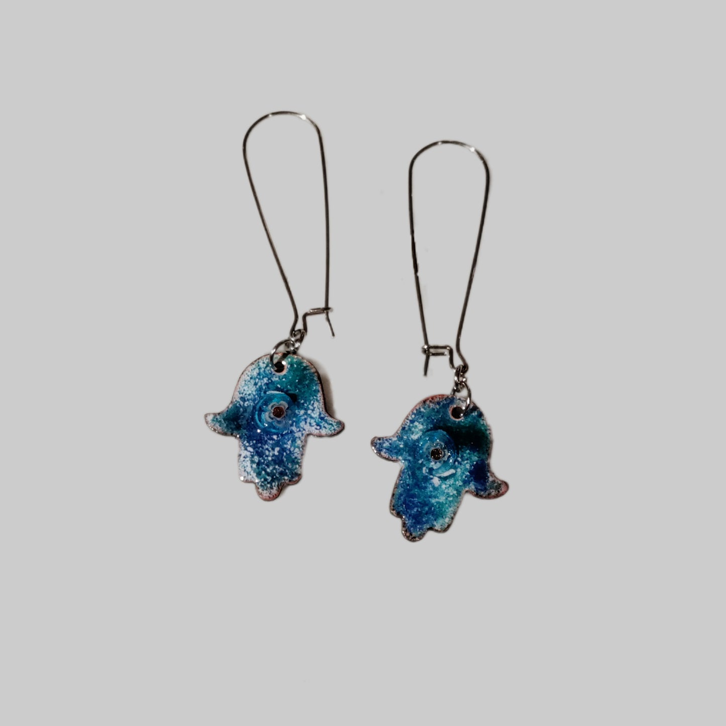 Boucles d'oreilles main de Fatma cuivre émaillé bleu LEIA&CO