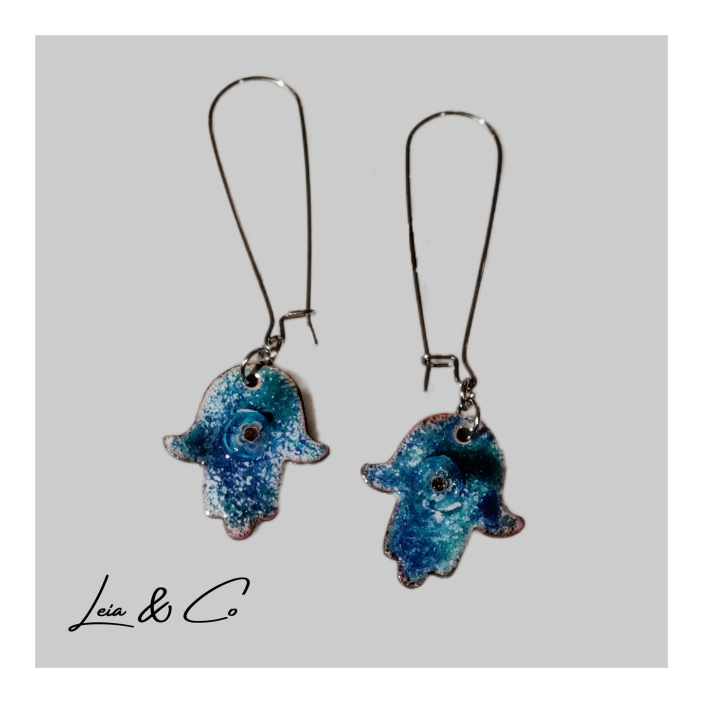 Boucles d'oreilles main de Fatma cuivre émaillé bleu LEIA&CO