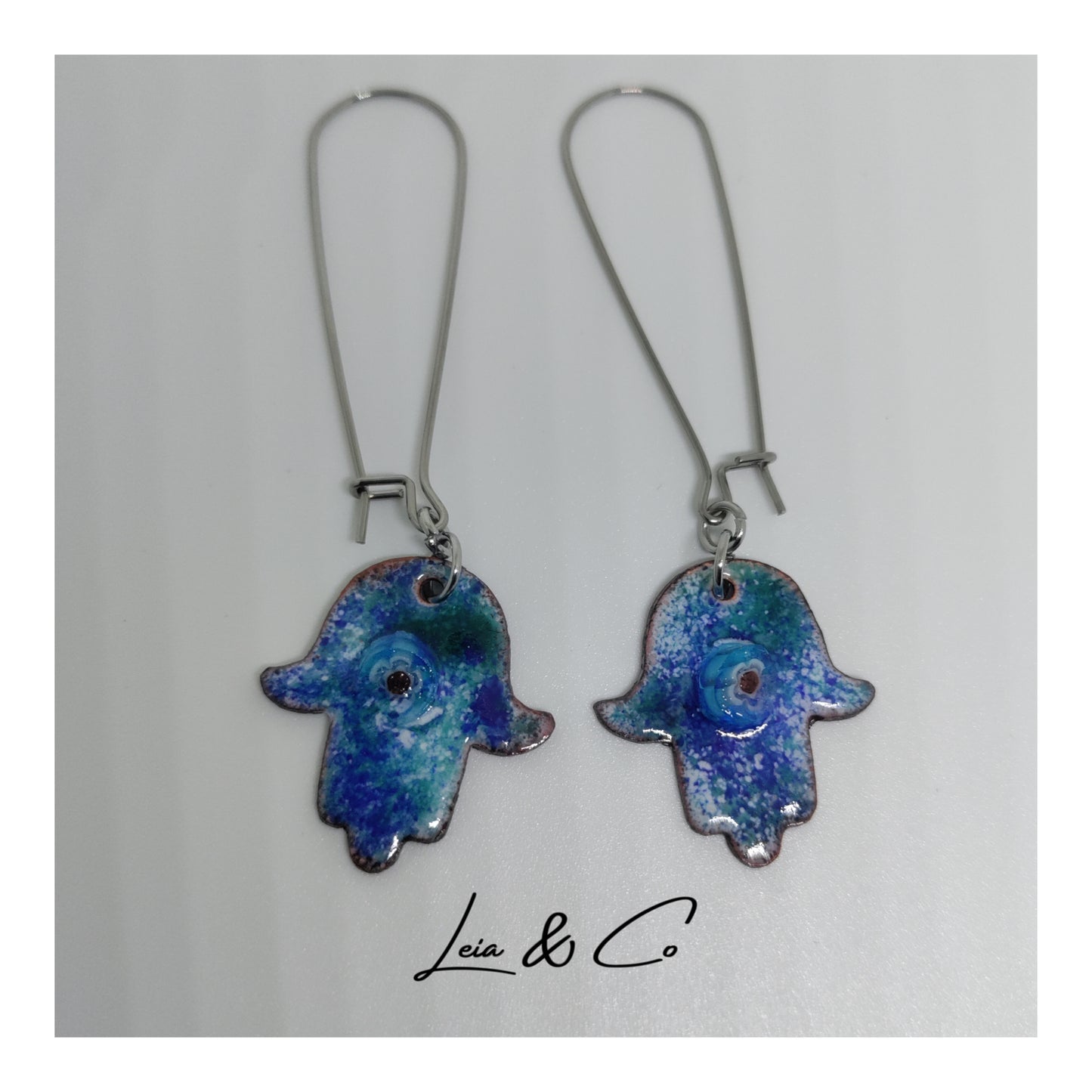Boucles d'oreilles main de Fatma cuivre émaillé bleu LEIA&CO