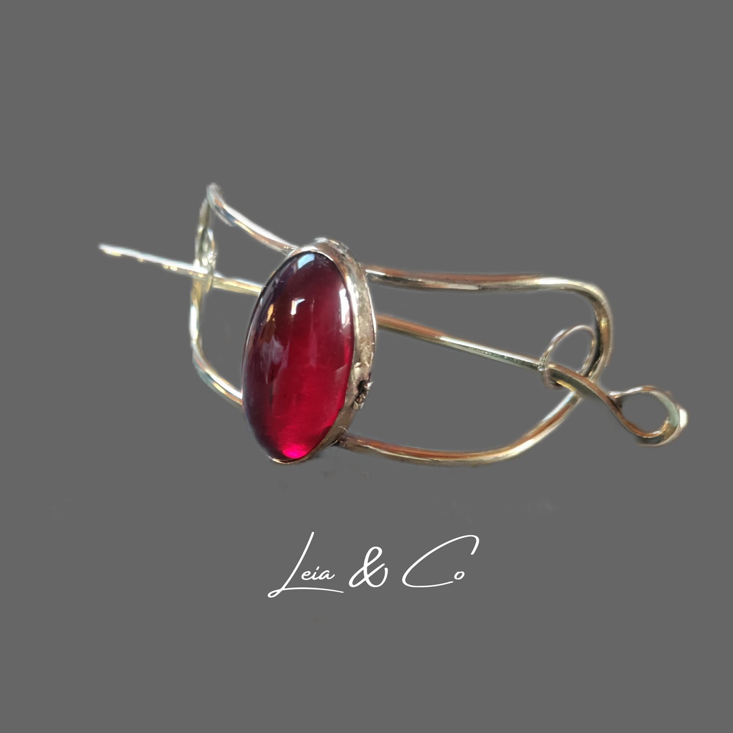 Barrette dorée avec pierre rouge LEIA&CO