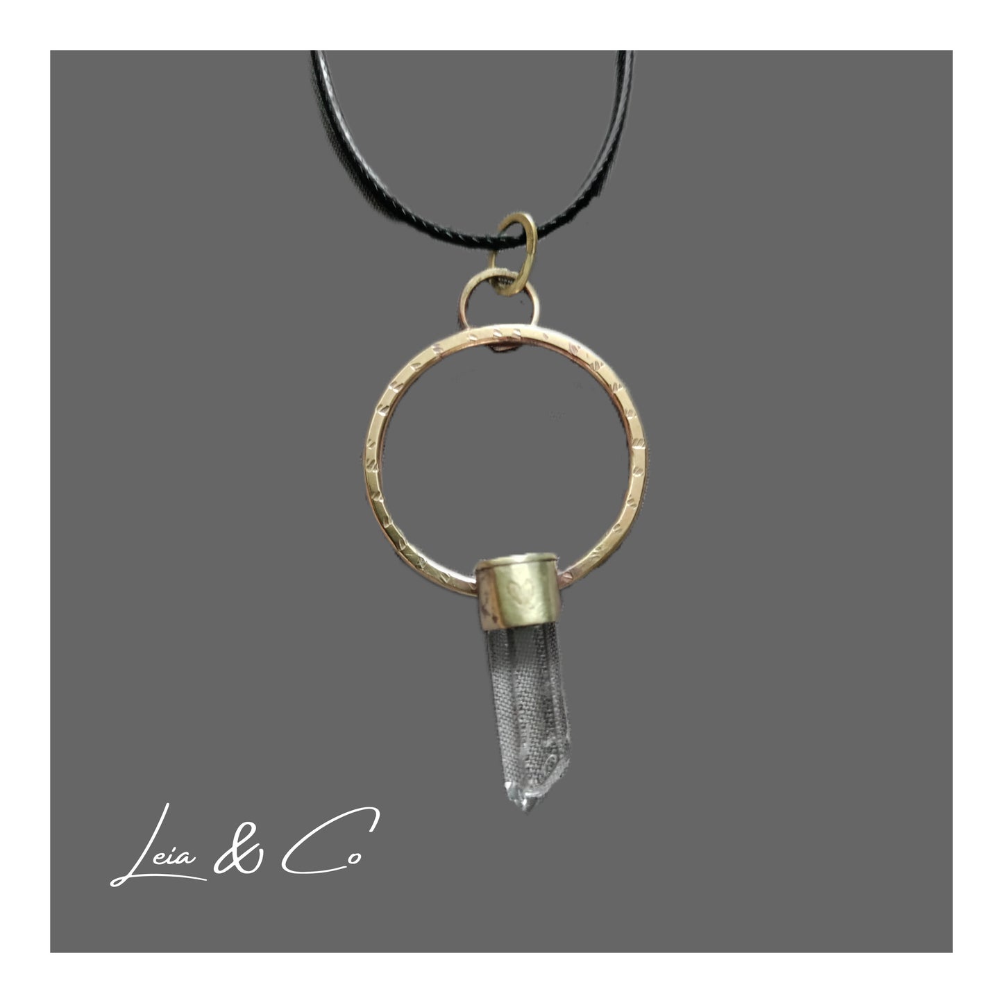 Pendentif de style elfique pointe de cristal de quartz LEIA&CO