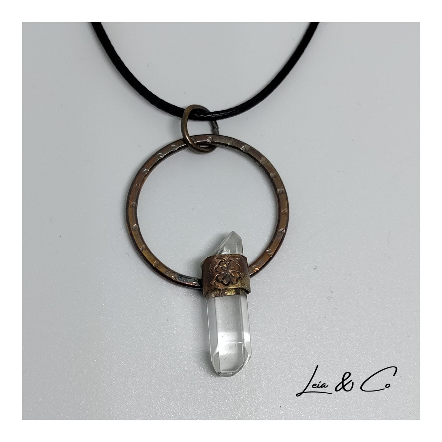 Pendentif de style elfique pointe de cristal de quartz LEIA&CO