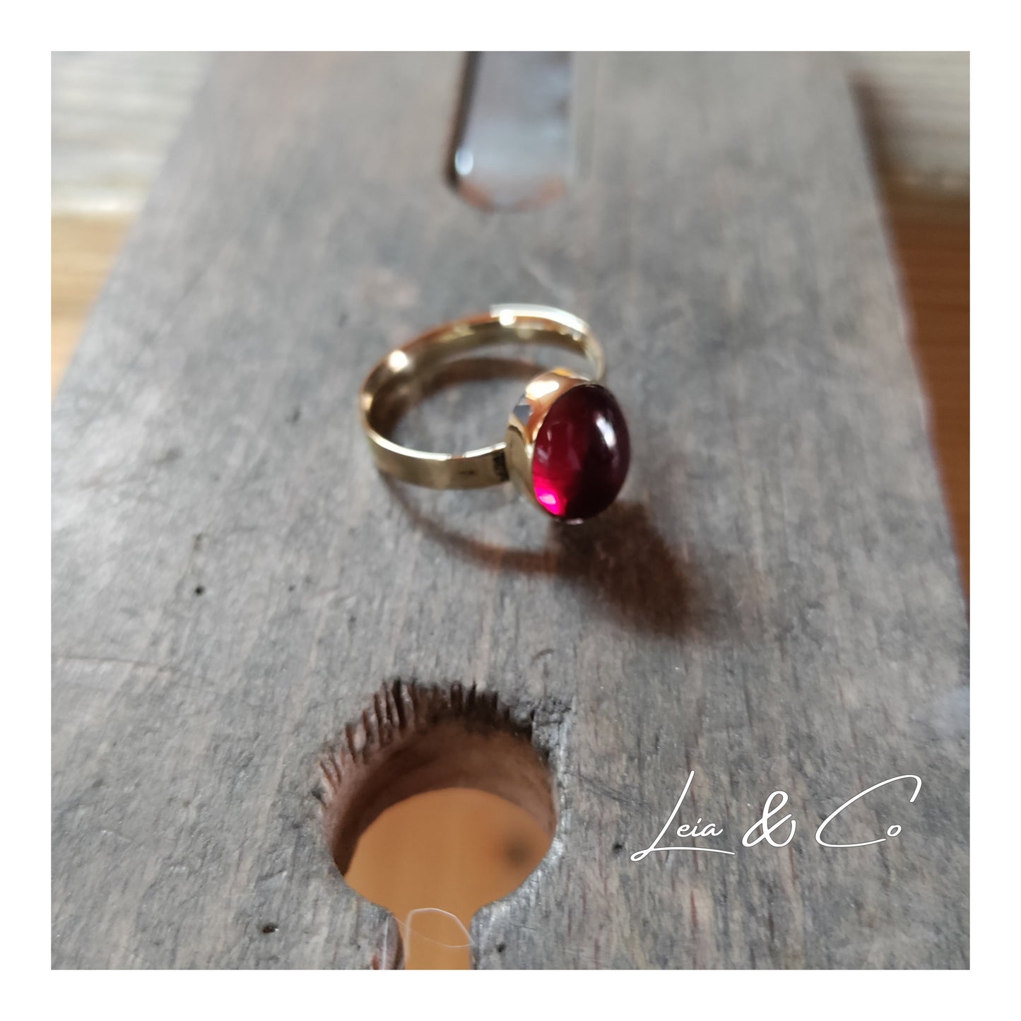 Bague en laiton doré et pierre rouge LEIA&CO taille 50