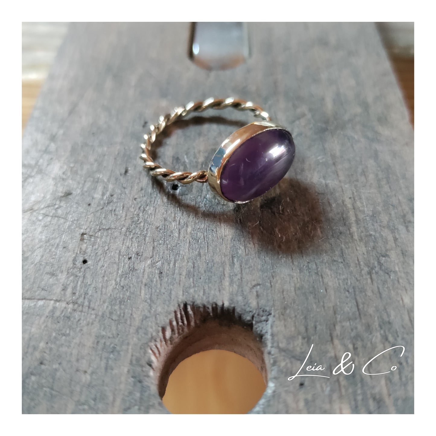 Bague en laiton doré torsadé et améthyste LEIA&CO taille 56
